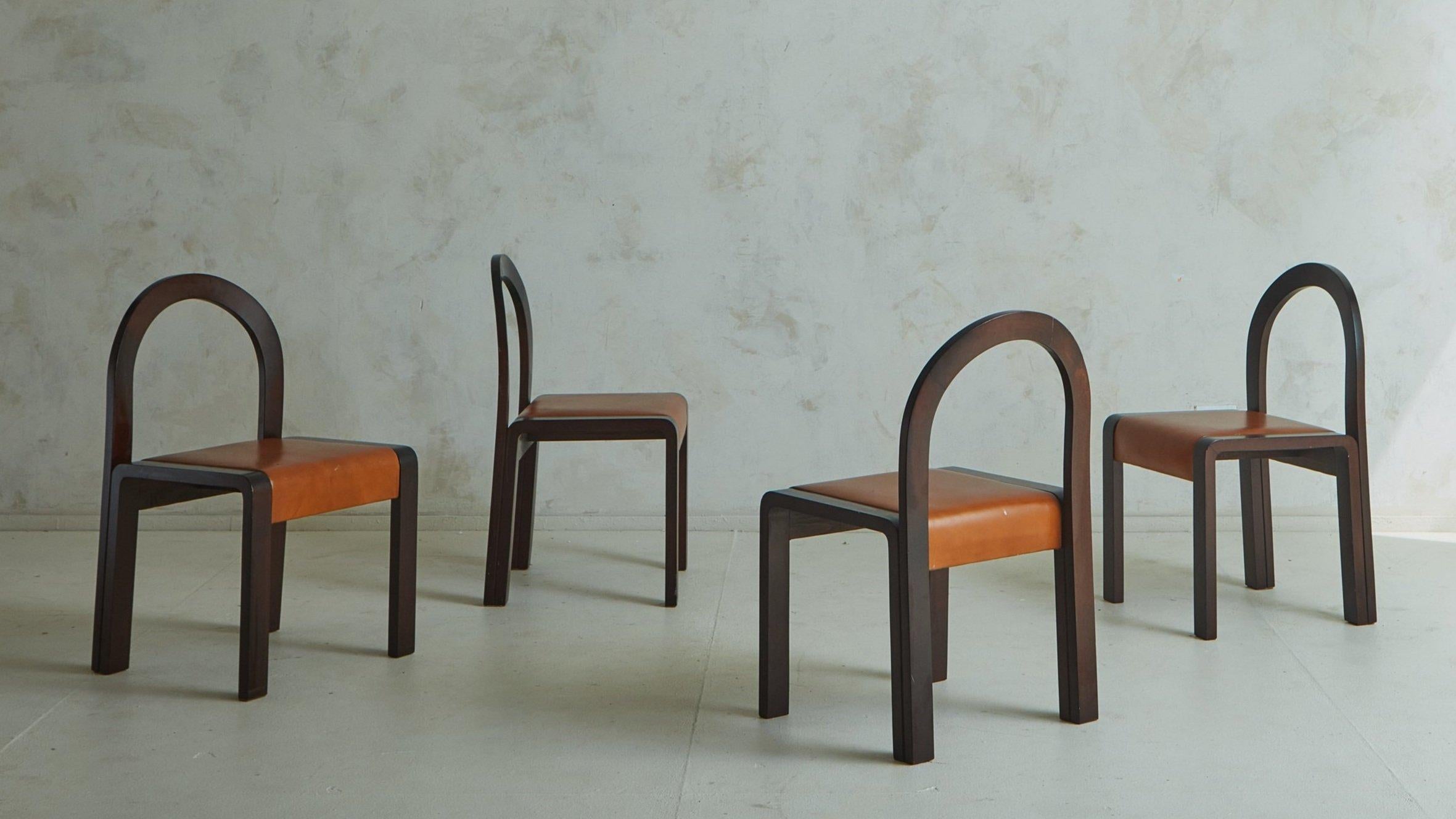 Modern Set of 4 Bentwood Dining Chairs with Cognac Leather Seats, Italy 1980s For Sale