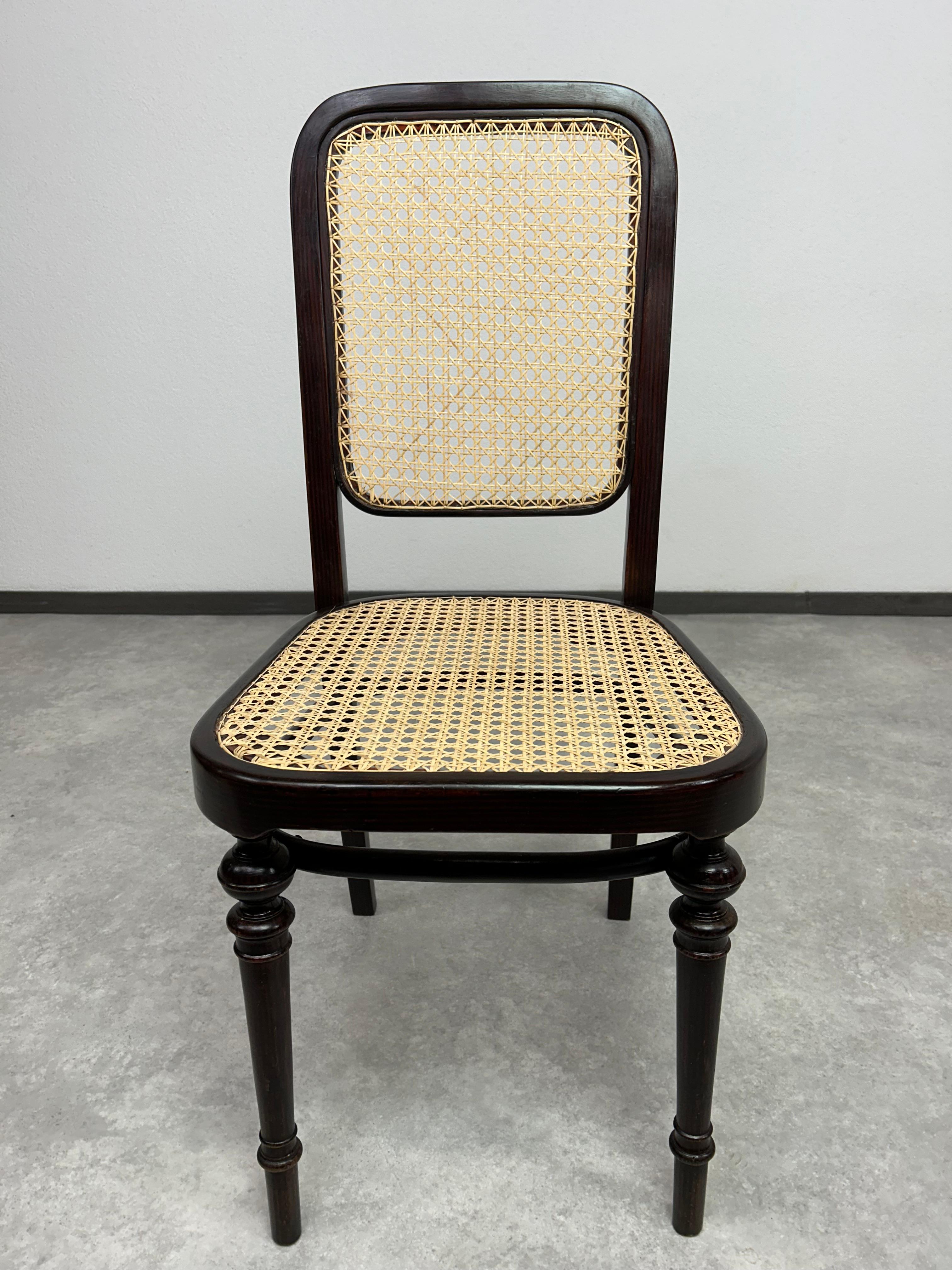 Vienna Secession Set of 4 bentwood dining room chairs by Thonet For Sale