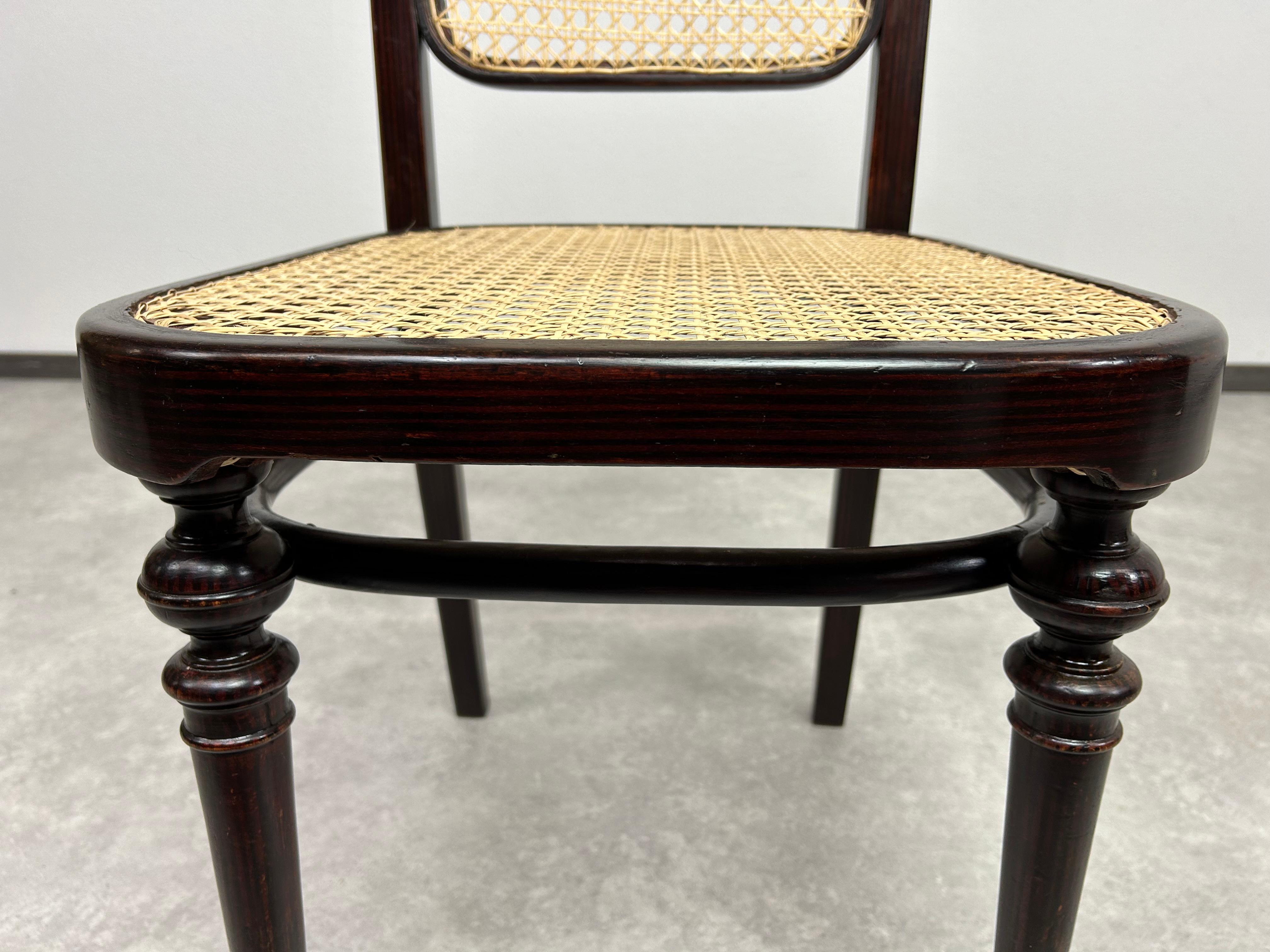Austrian Set of 4 bentwood dining room chairs by Thonet For Sale