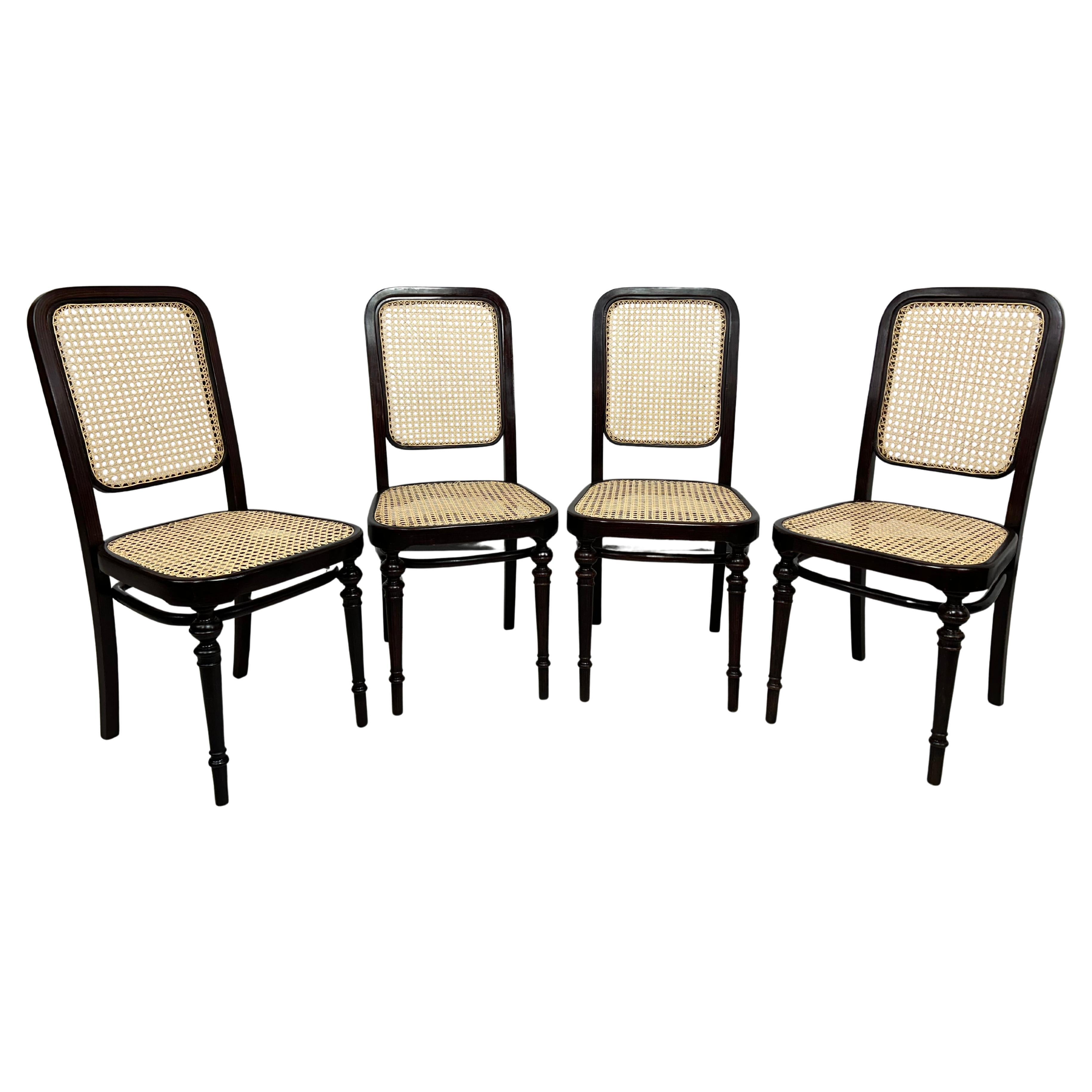 Set of 4 bentwood dining room chairs by Thonet