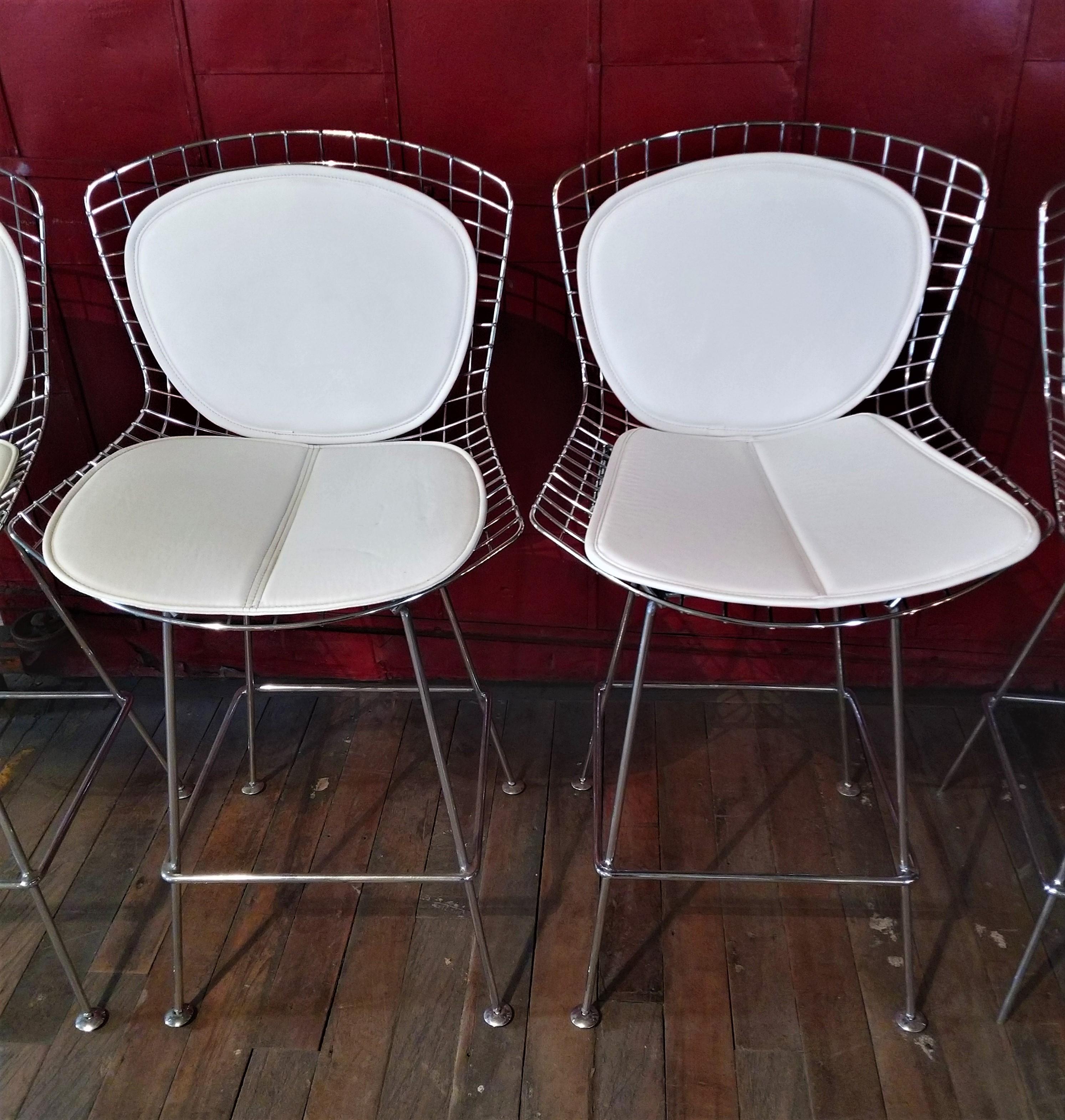 Set of 4 Bertoia Style Stools In Good Condition In Oakville, CT
