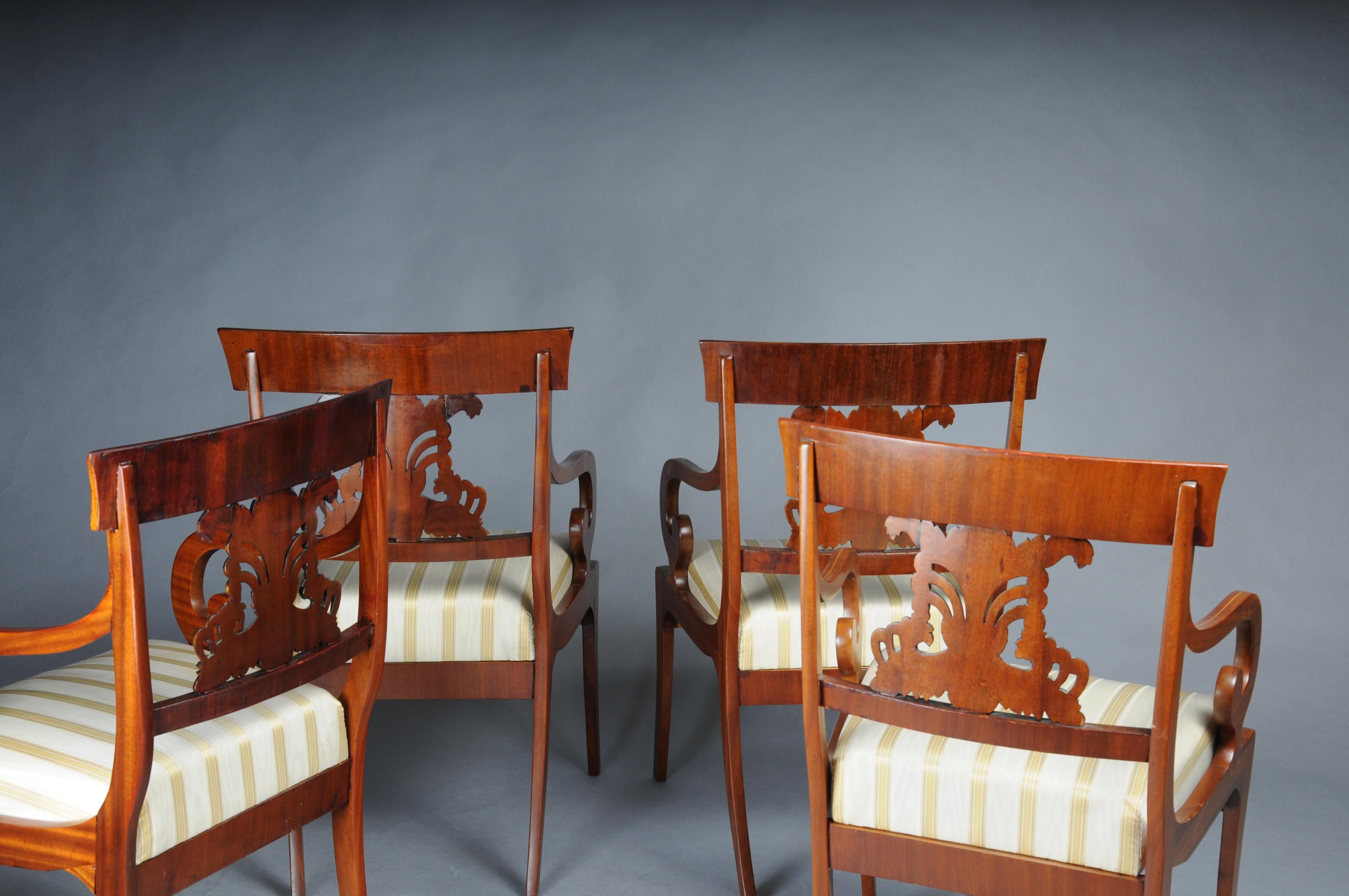 Set di 4 poltrone Biedermeier del 1835 circa, mogano in vendita 6