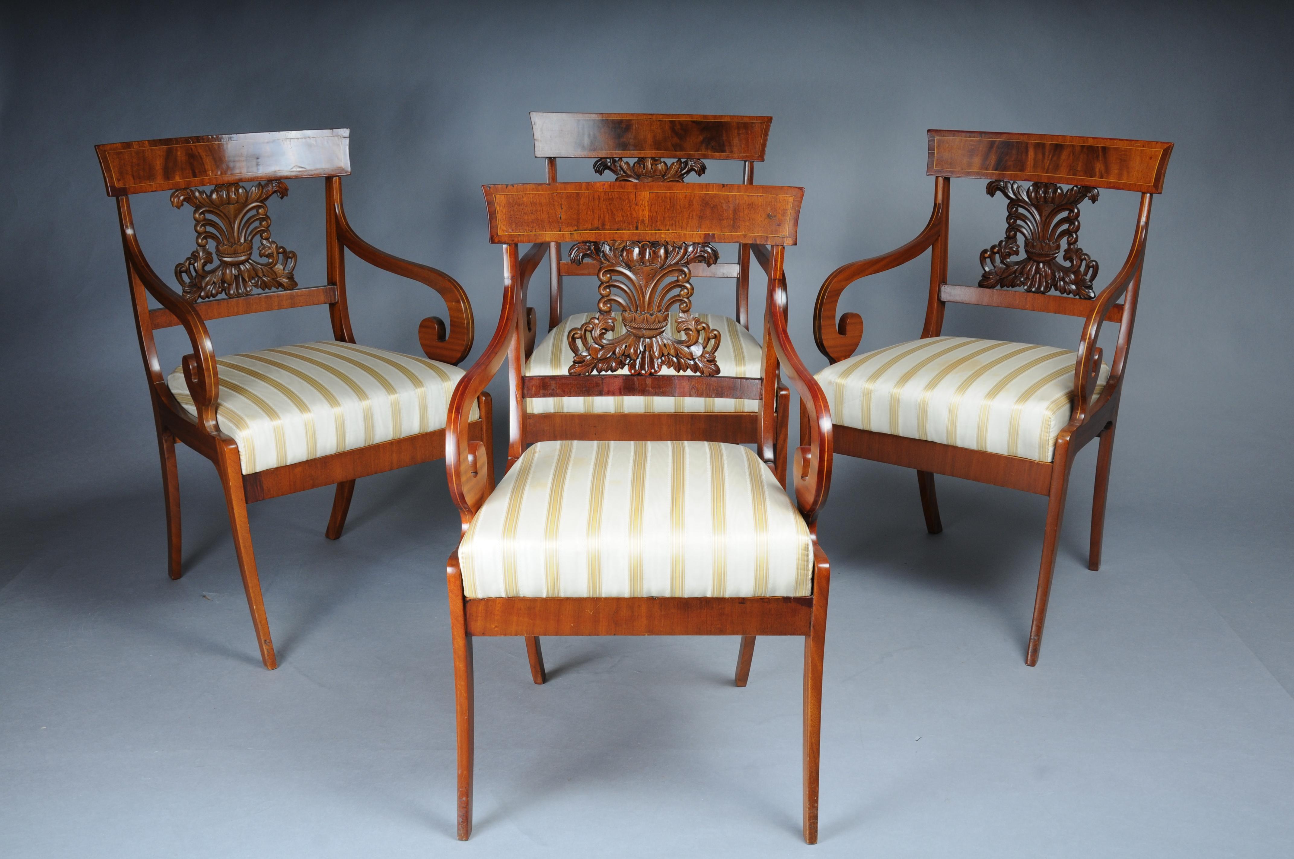 Tedesco Set di 4 poltrone Biedermeier del 1835 circa, mogano in vendita
