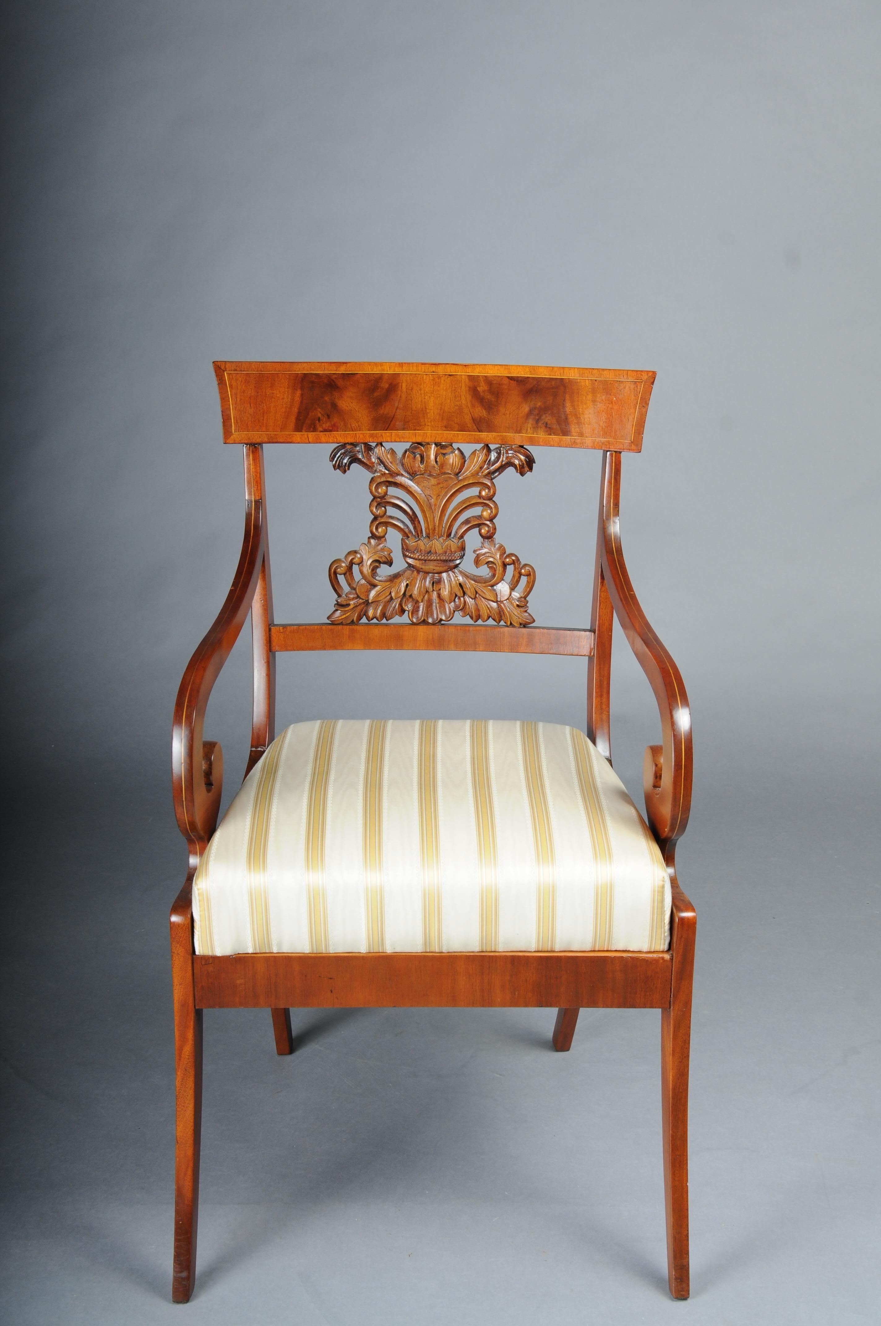 Intagliato a mano Set di 4 poltrone Biedermeier del 1835 circa, mogano in vendita