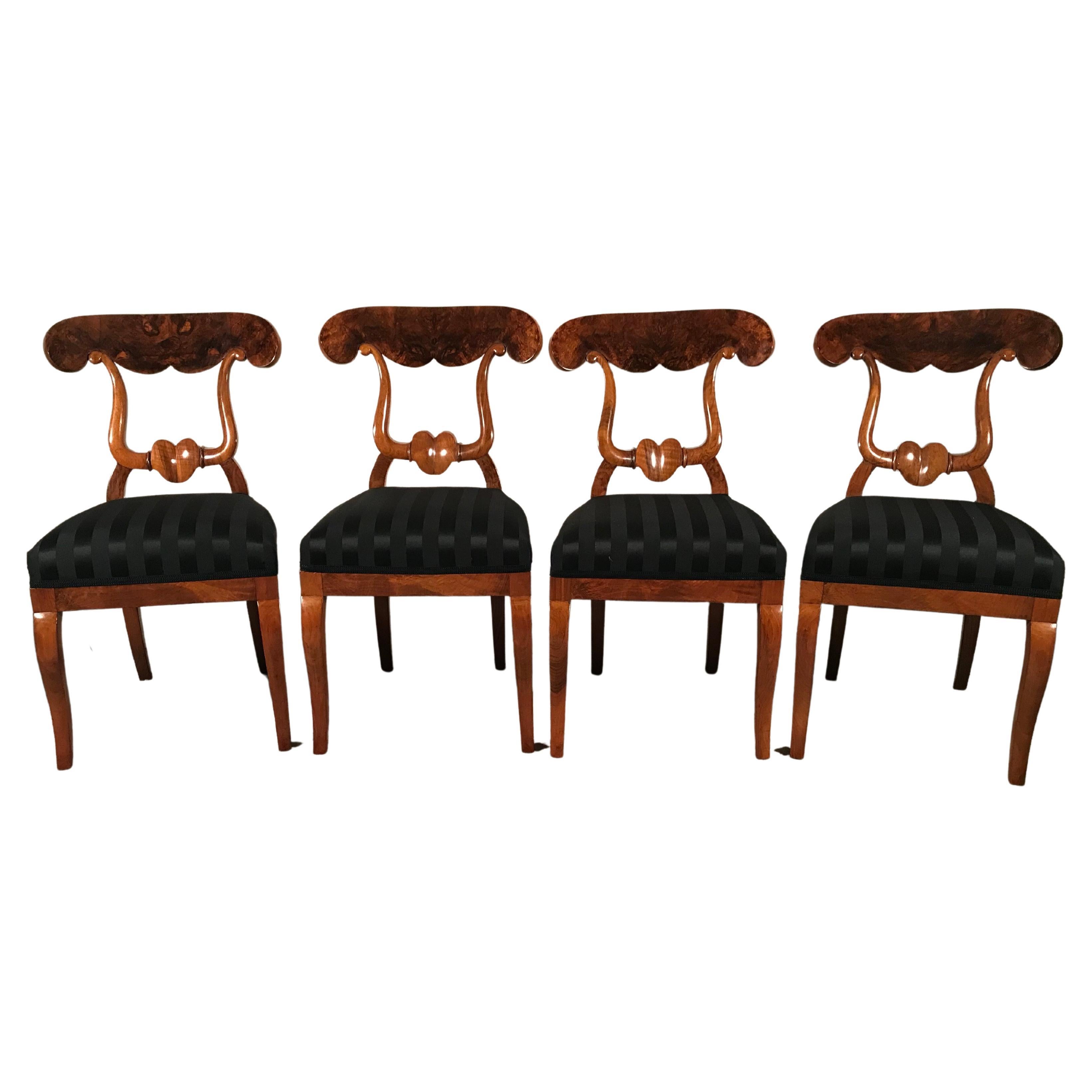 Set of 4 Biedermeier Chairs, South Germany 1820-30, Walnut In Good Condition For Sale In Belmont, MA