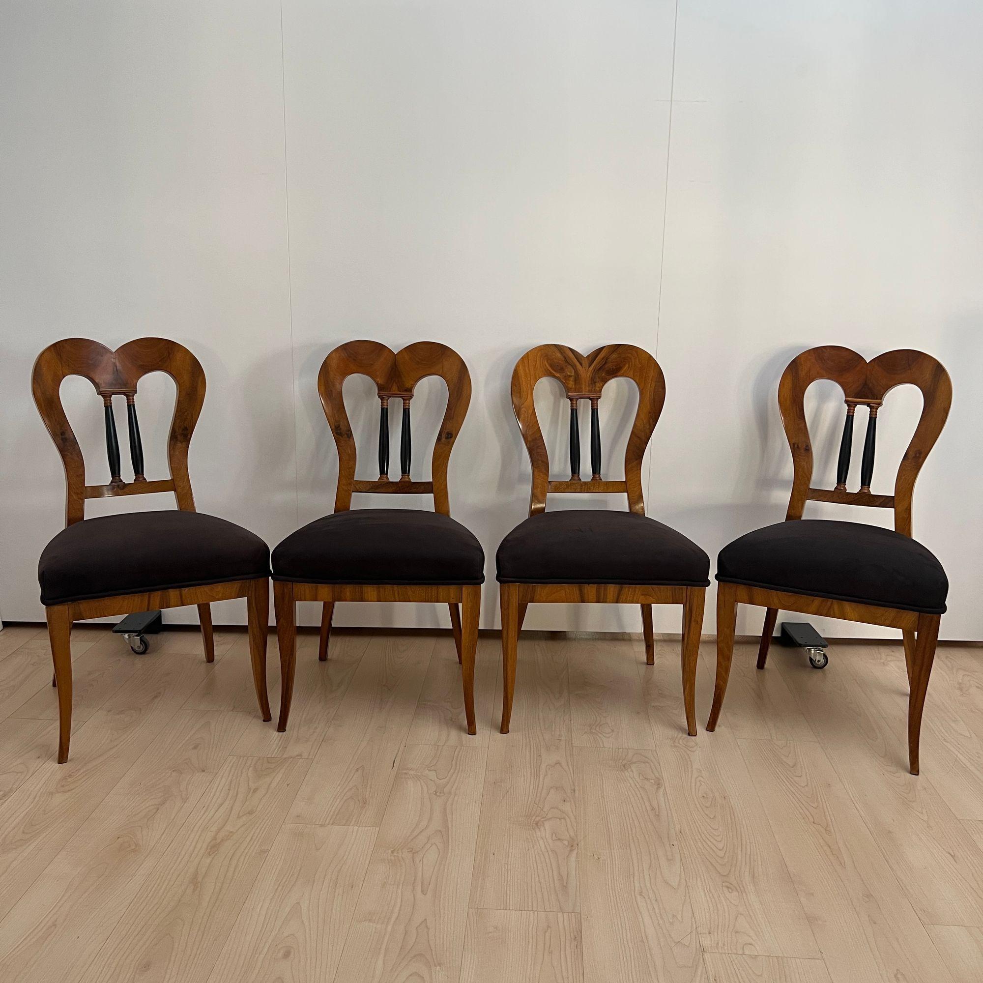 Ensemble de 4 chaises Biedermeier, Noyer, Daim Brown, Allemagne circa 1825 en vente 4