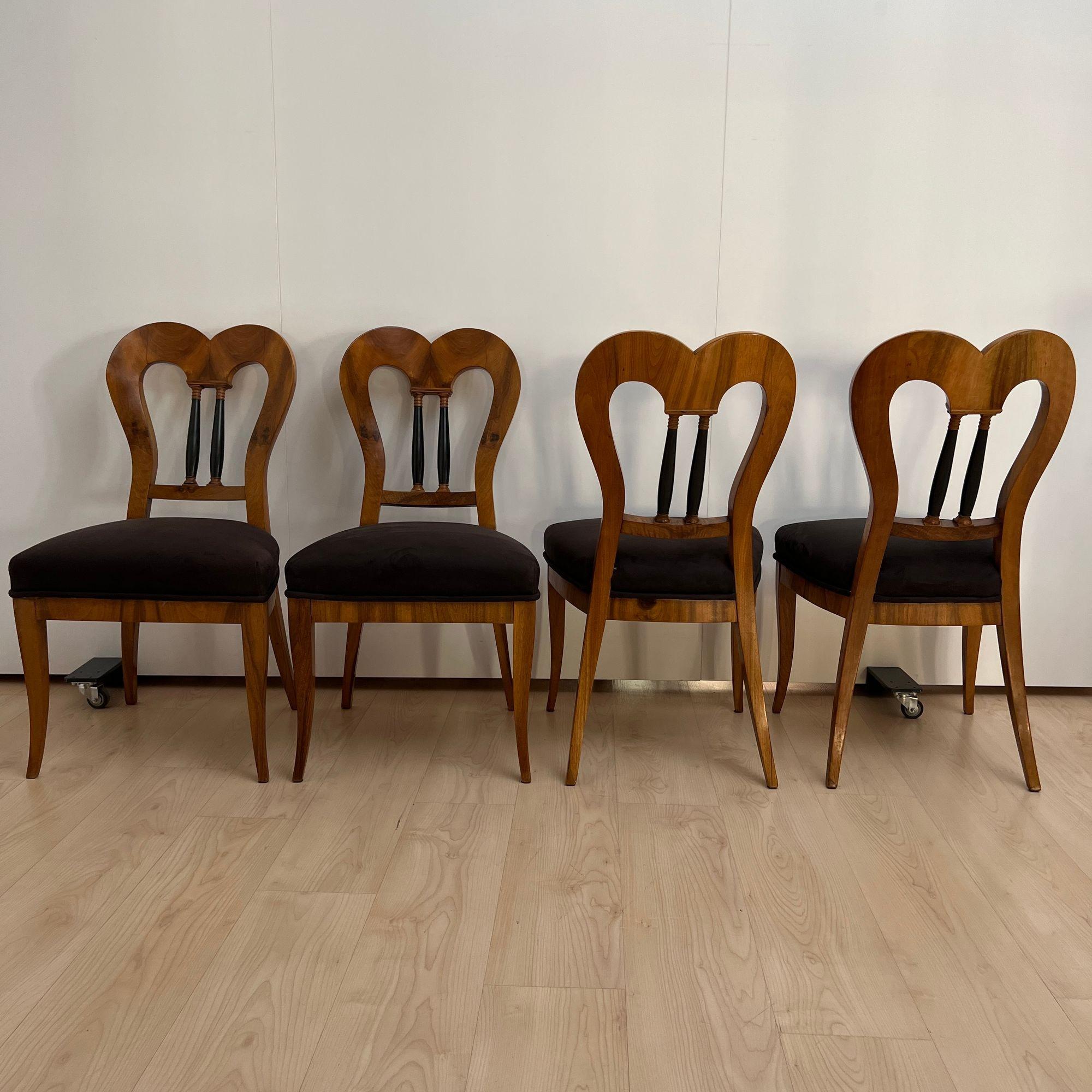 Ensemble de 4 chaises Biedermeier, Noyer, Daim Brown, Allemagne circa 1825 en vente 5