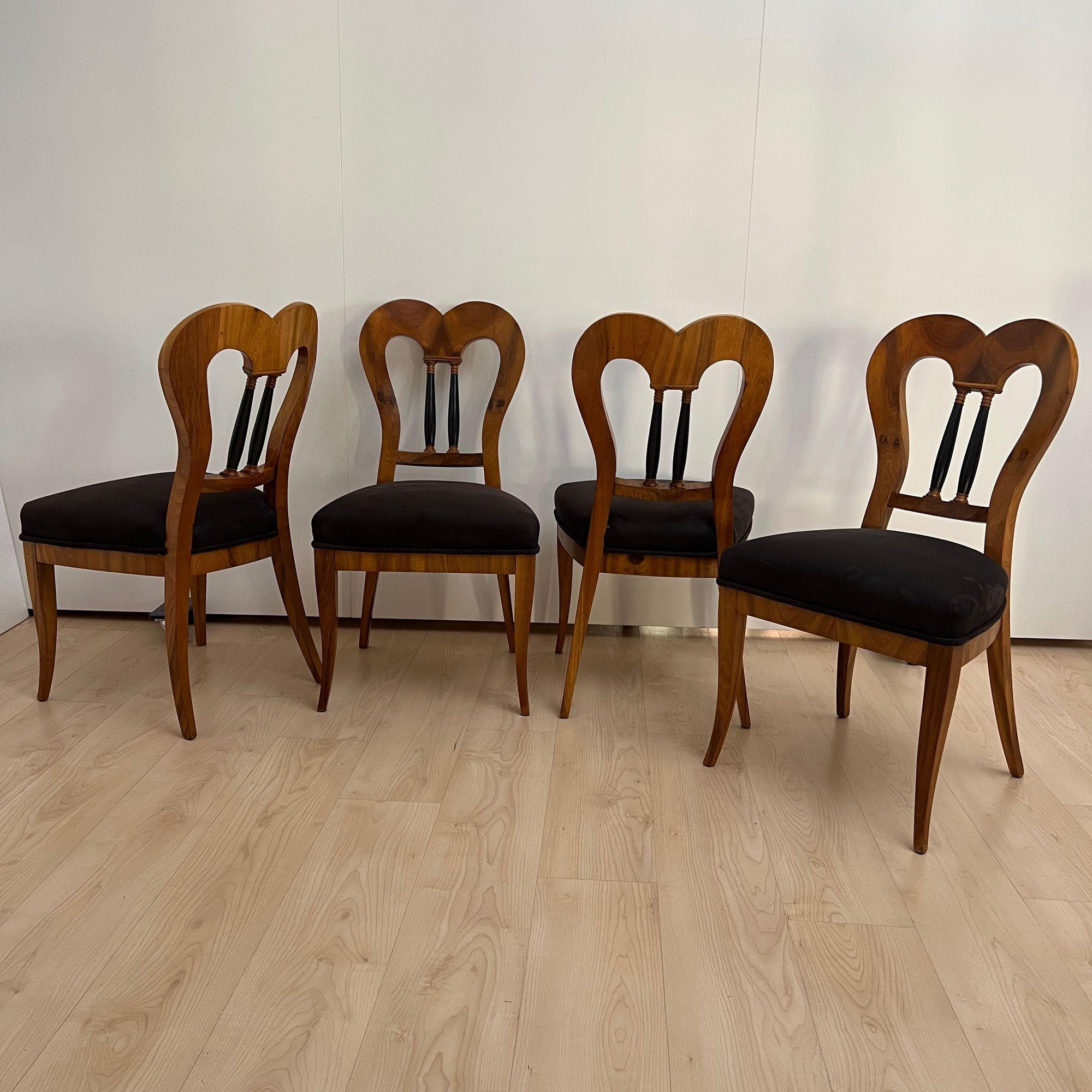 Ensemble de 4 chaises Biedermeier, Noyer, Daim Brown, Allemagne circa 1825 en vente 6