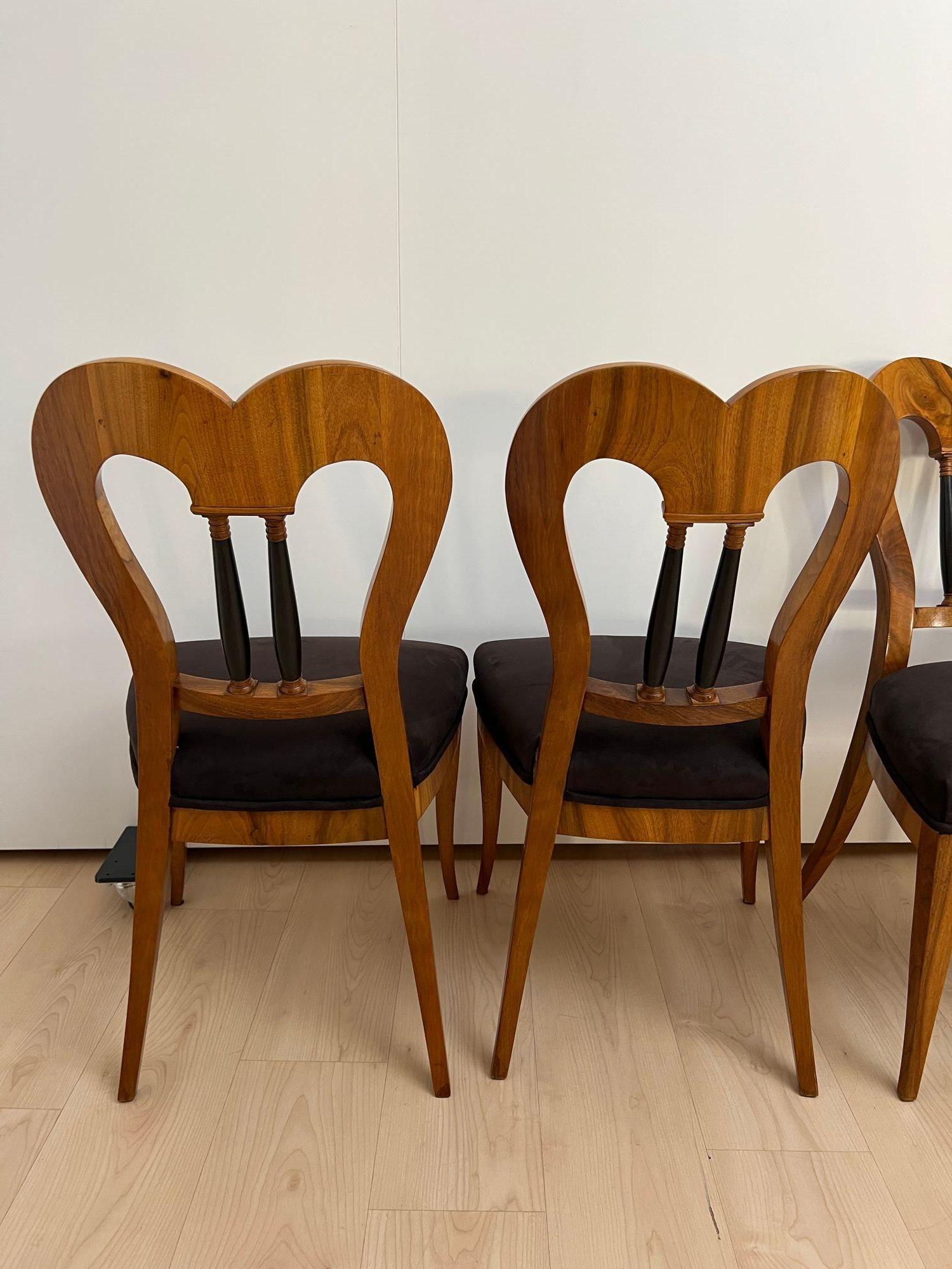 Ensemble de 4 chaises Biedermeier, Noyer, Daim Brown, Allemagne circa 1825 en vente 7
