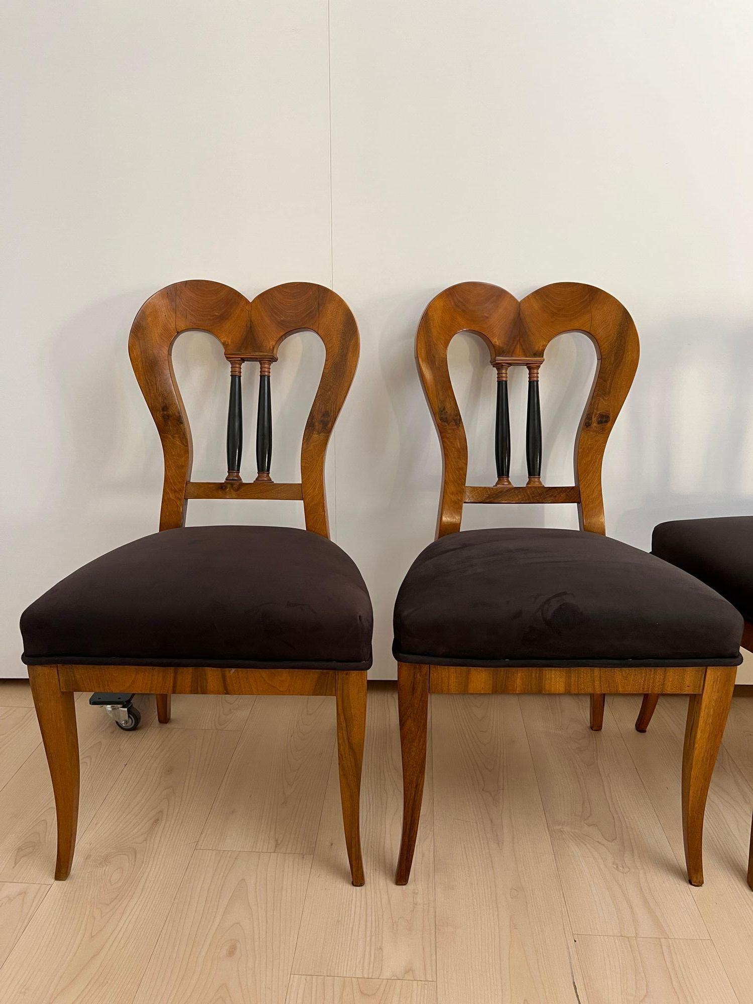 Ensemble de 4 chaises Biedermeier, Noyer, Daim Brown, Allemagne circa 1825 en vente 8