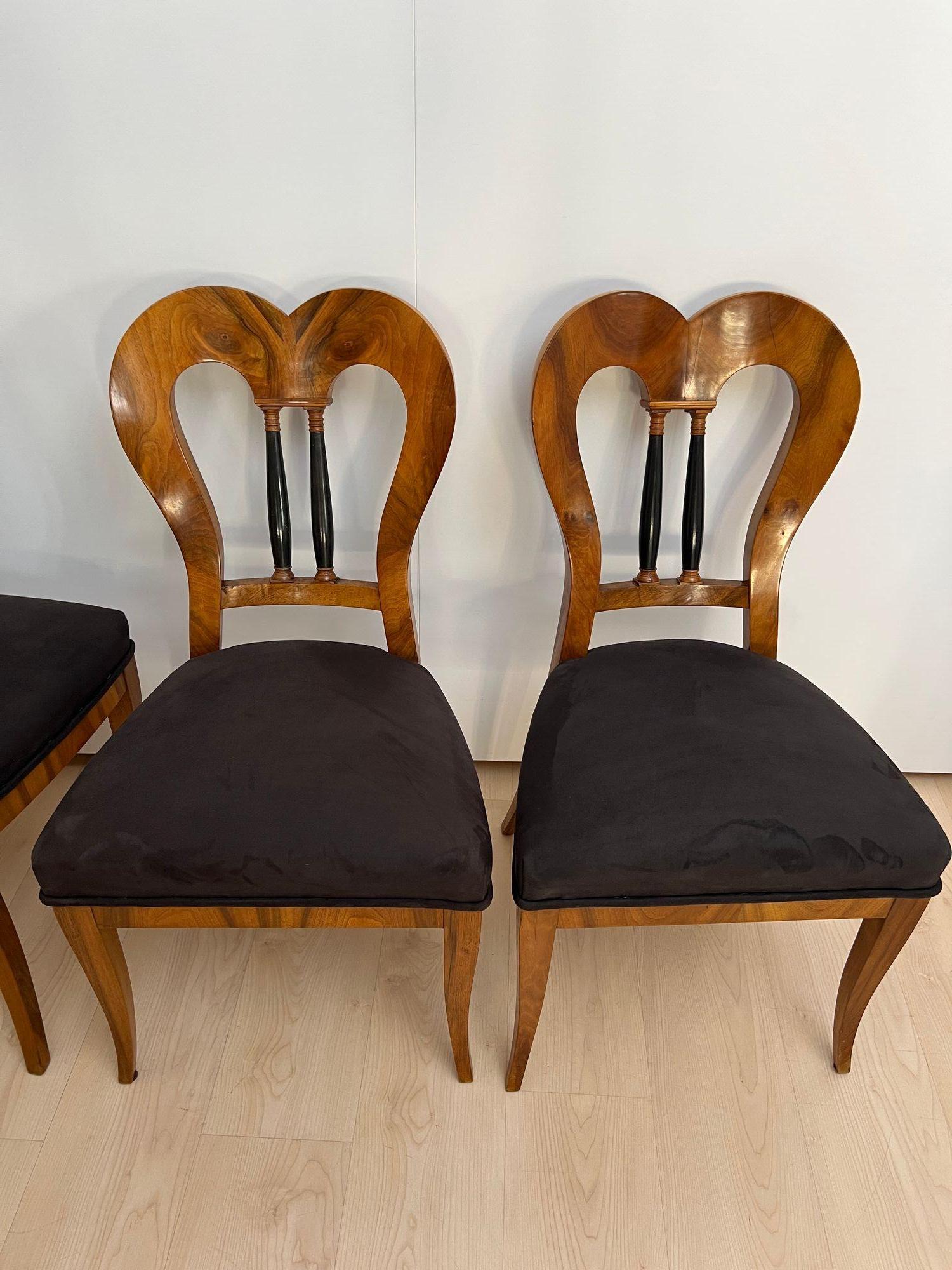 Ensemble de 4 chaises Biedermeier, Noyer, Daim Brown, Allemagne circa 1825 en vente 9