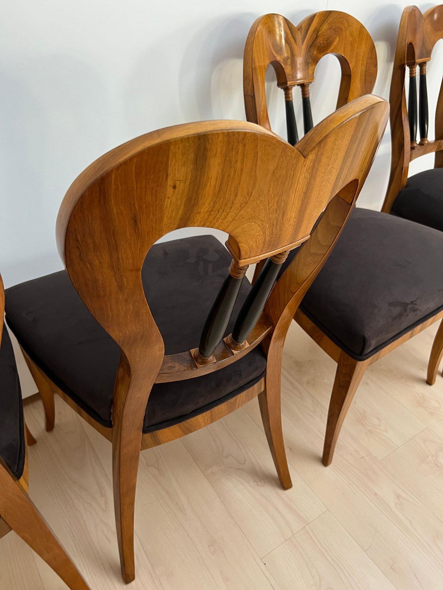 Ensemble de 4 chaises Biedermeier, Noyer, Daim Brown, Allemagne circa 1825 en vente 11