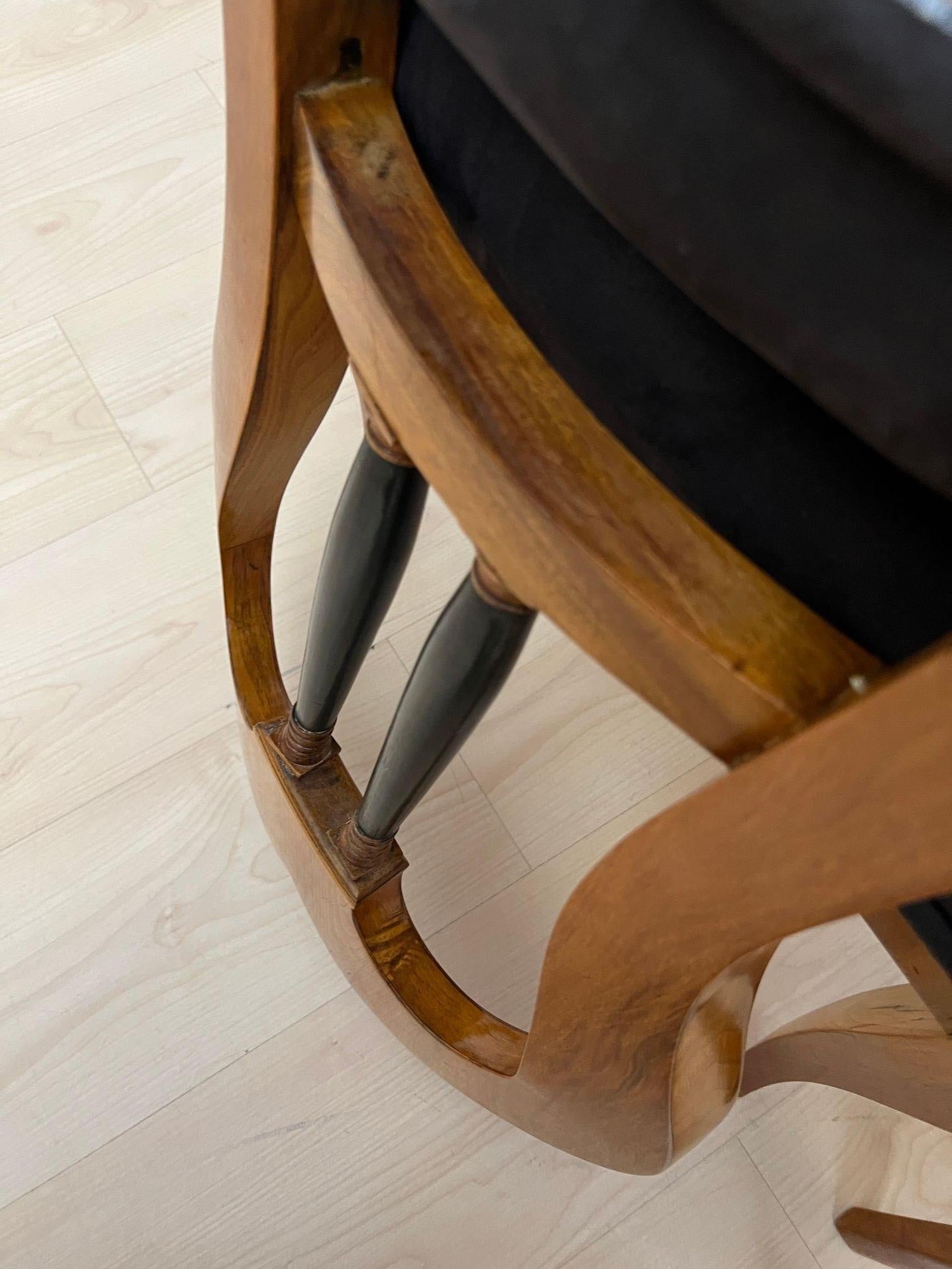 Ensemble de 4 chaises Biedermeier, Noyer, Daim Brown, Allemagne circa 1825 en vente 13