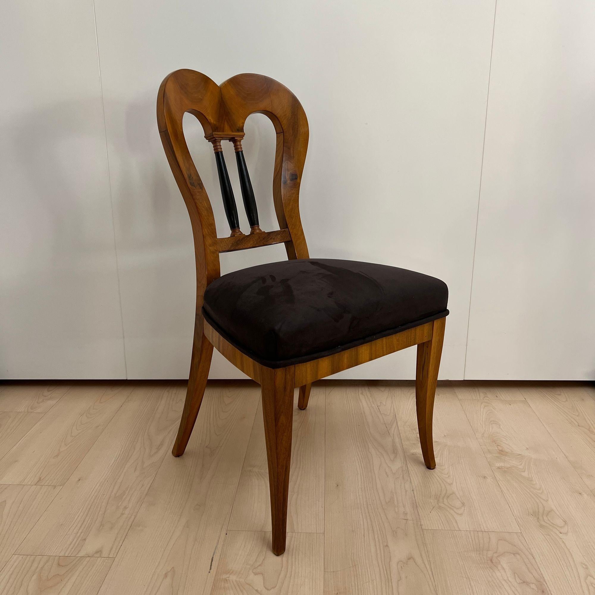 Allemand Ensemble de 4 chaises Biedermeier, Noyer, Daim Brown, Allemagne circa 1825 en vente