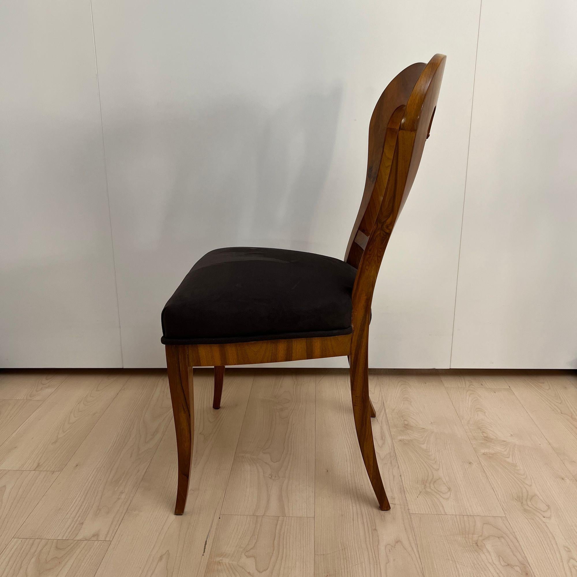 Ébénisé Ensemble de 4 chaises Biedermeier, Noyer, Daim Brown, Allemagne circa 1825 en vente
