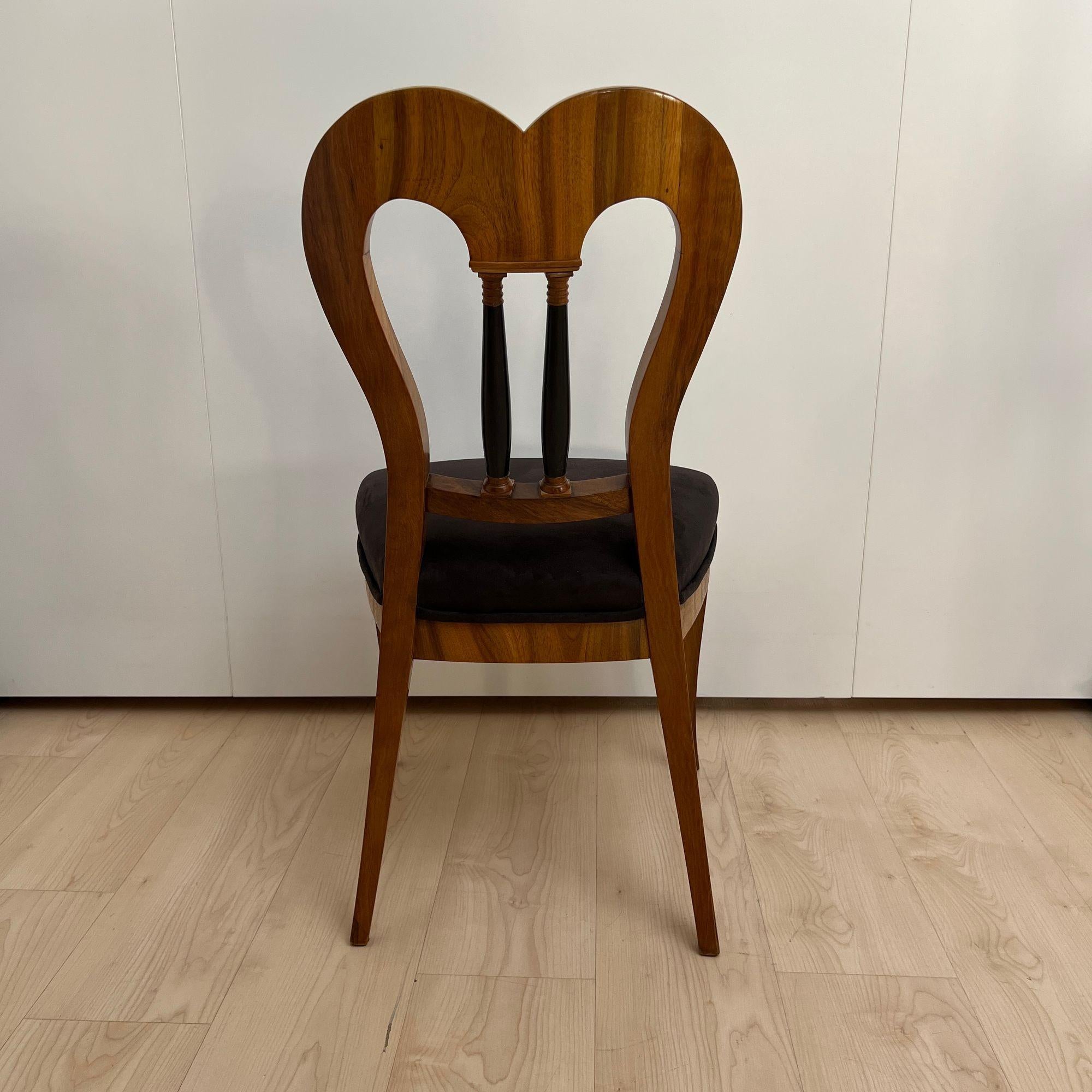 Début du XIXe siècle Ensemble de 4 chaises Biedermeier, Noyer, Daim Brown, Allemagne circa 1825 en vente