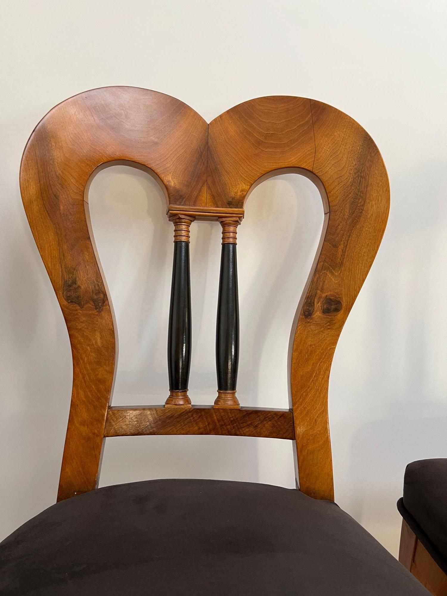 Ensemble de 4 chaises Biedermeier, Noyer, Daim Brown, Allemagne circa 1825 en vente 1