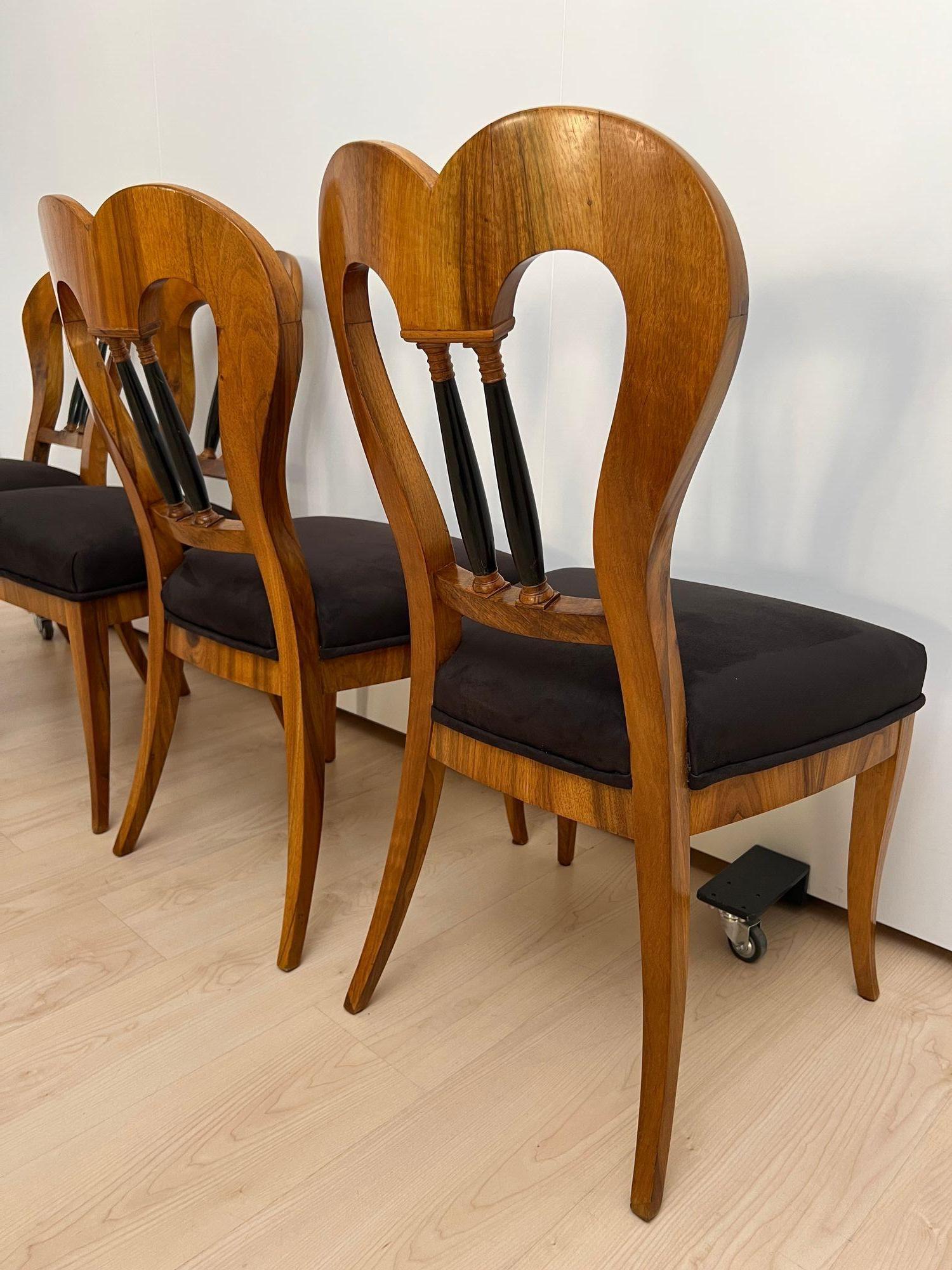 Ensemble de 4 chaises Biedermeier, Noyer, Daim Brown, Allemagne circa 1825 en vente 3