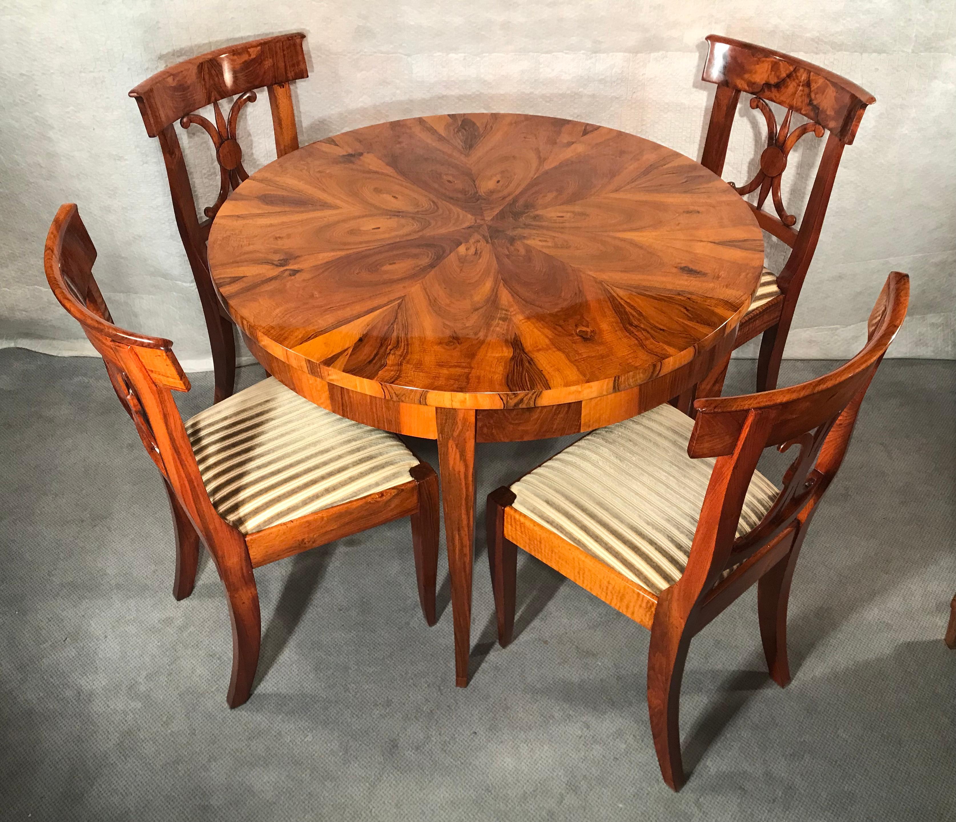 Walnut Set of 4 Biedermeier Dining Chairs, South German 1820 For Sale