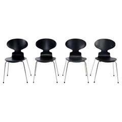 Set of 4 Black Arne Jacobsen Ant Chairs for Fritz Hansen, 1980, Denmark