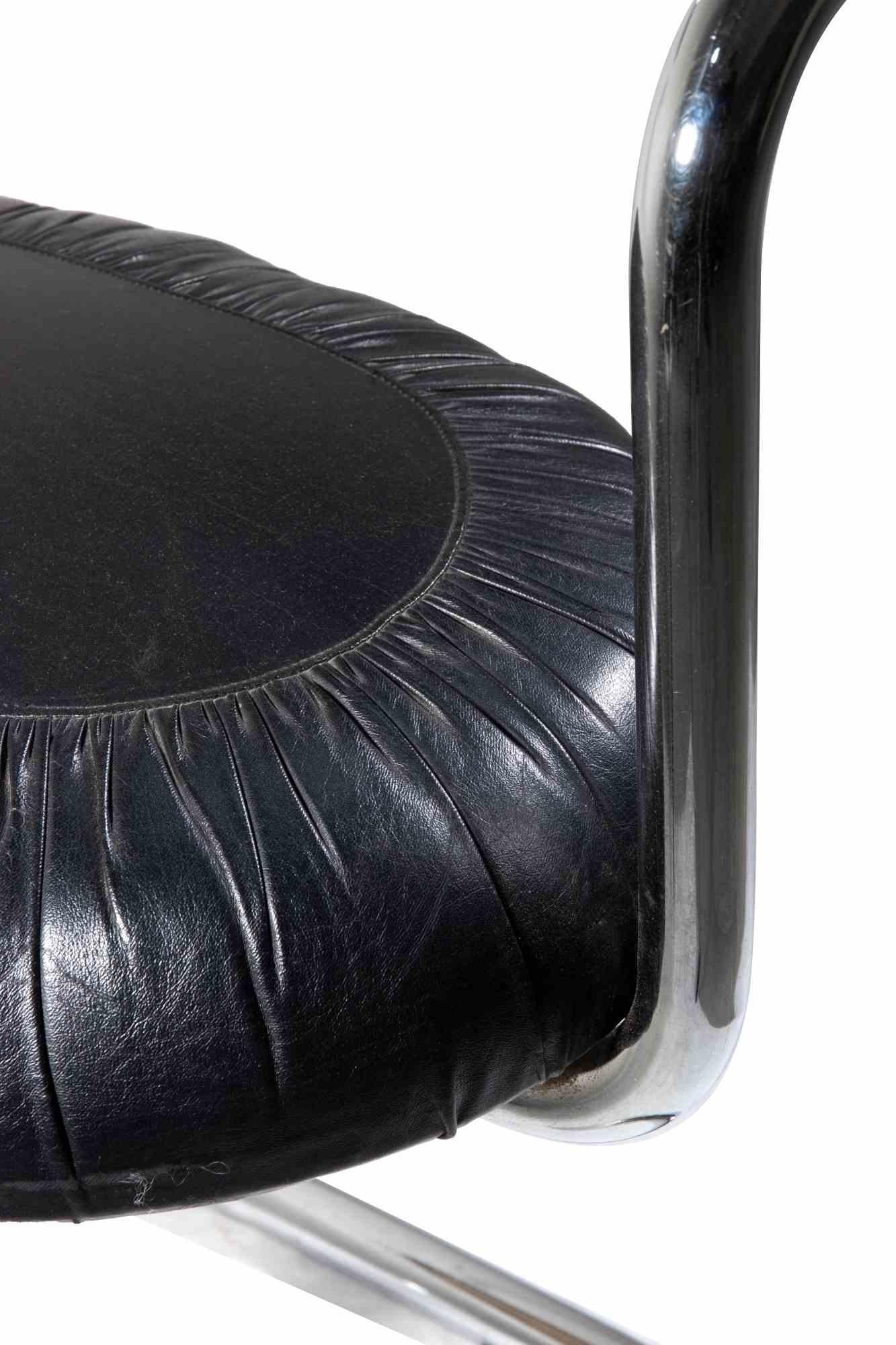 Ensemble de 4 chaises Cobra noires par Giotto Stoppino, Italie 1970.

Structure en acier tubulaire chromé et cuir noir.

78x49x46 cm. Kg. 30 (ensemble)

Bonnes conditions. 


Giotto Stoppino est né à Milan en 1926. Il a étudié à Venise puis