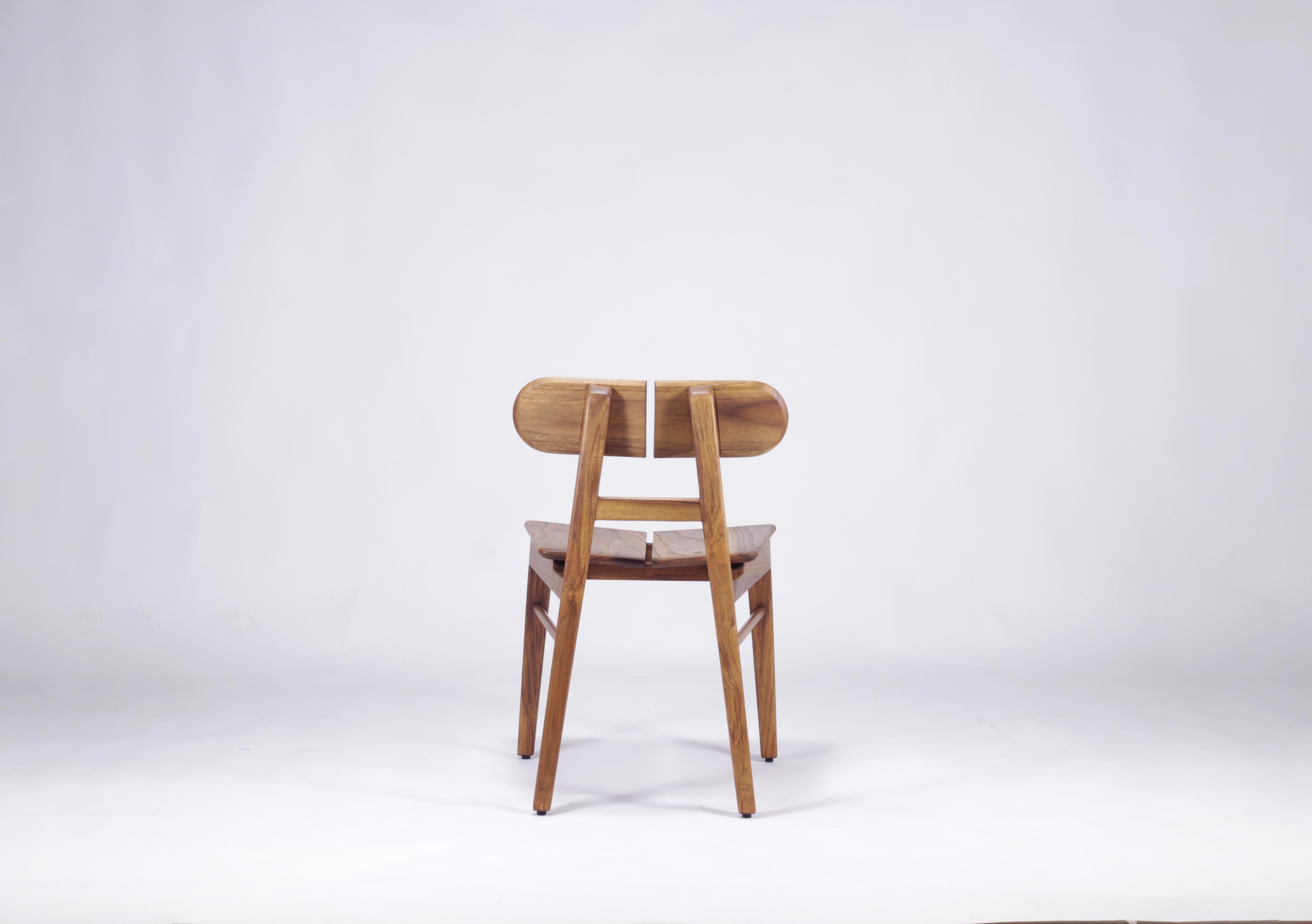 Set aus 4 schwarzen Contemporary Butterfly Oak Esszimmerstühlen aus Massivholz mit Messing im Angebot 3