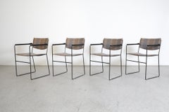 Juego de 4 sillones Arnold Merckx para Arco "DLA/DSA" con marco negro y respaldo de abedul