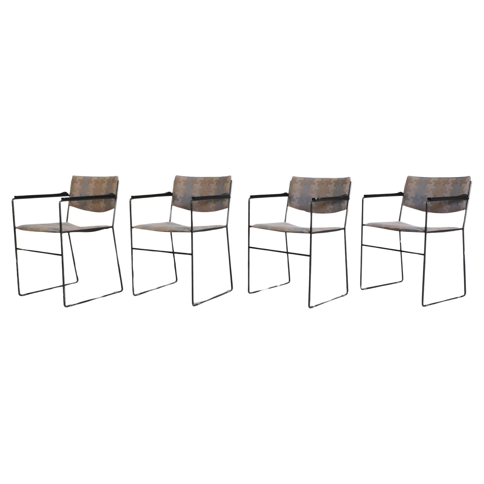 Lot de 4 fauteuils "DLA/DSA" pour Arco avec cadre noir et dossier en bouleau en vente