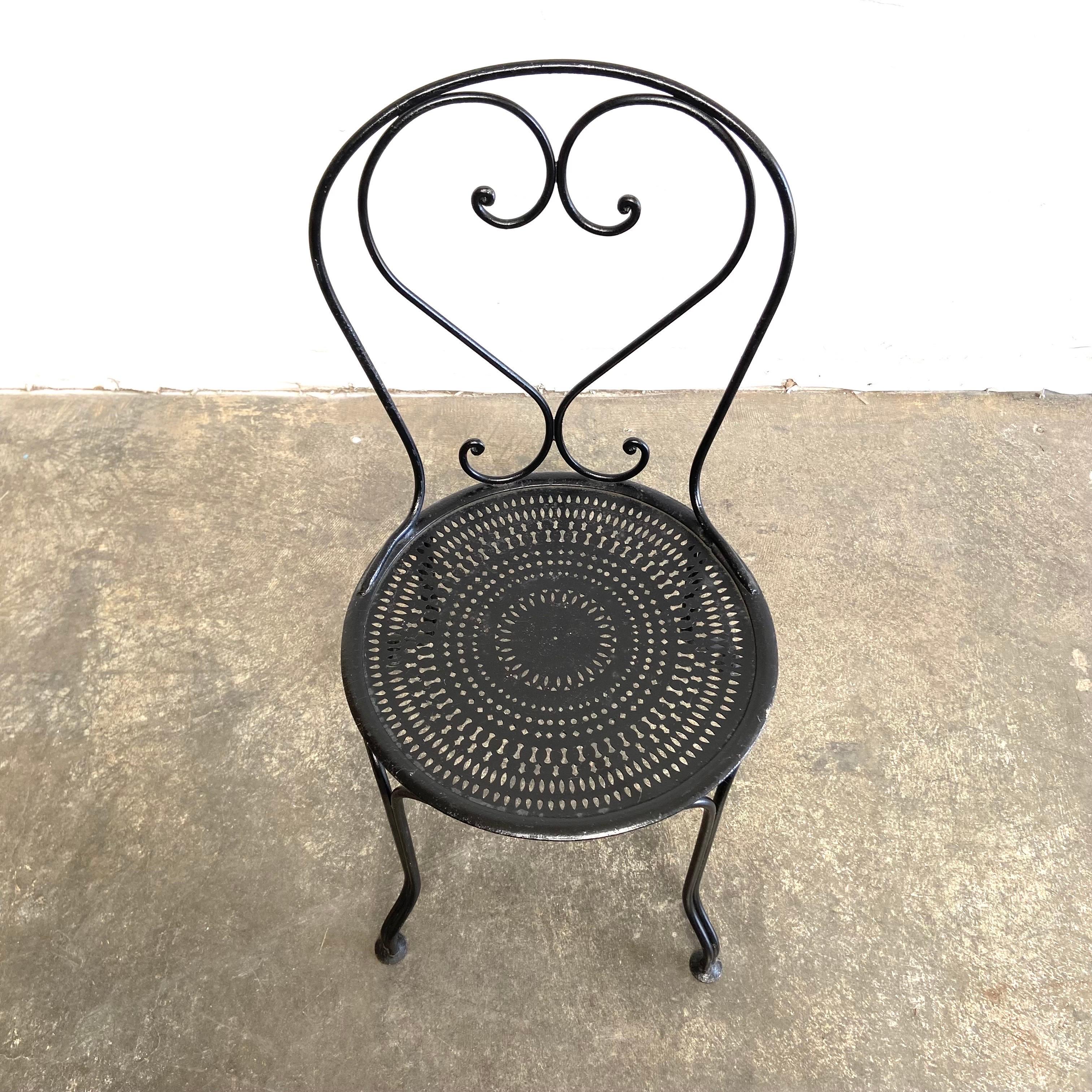Set of 4 Black French Metal Outdoor Chairs In Good Condition For Sale In Brea, CA