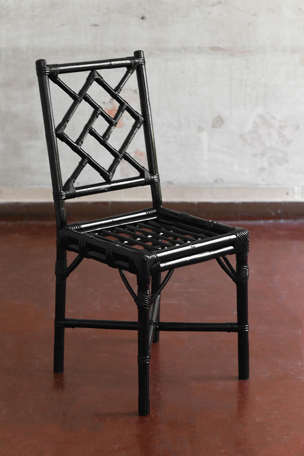 Italiano Set di 4 sedie in rattan laccato nero, Italia 1970 in vendita