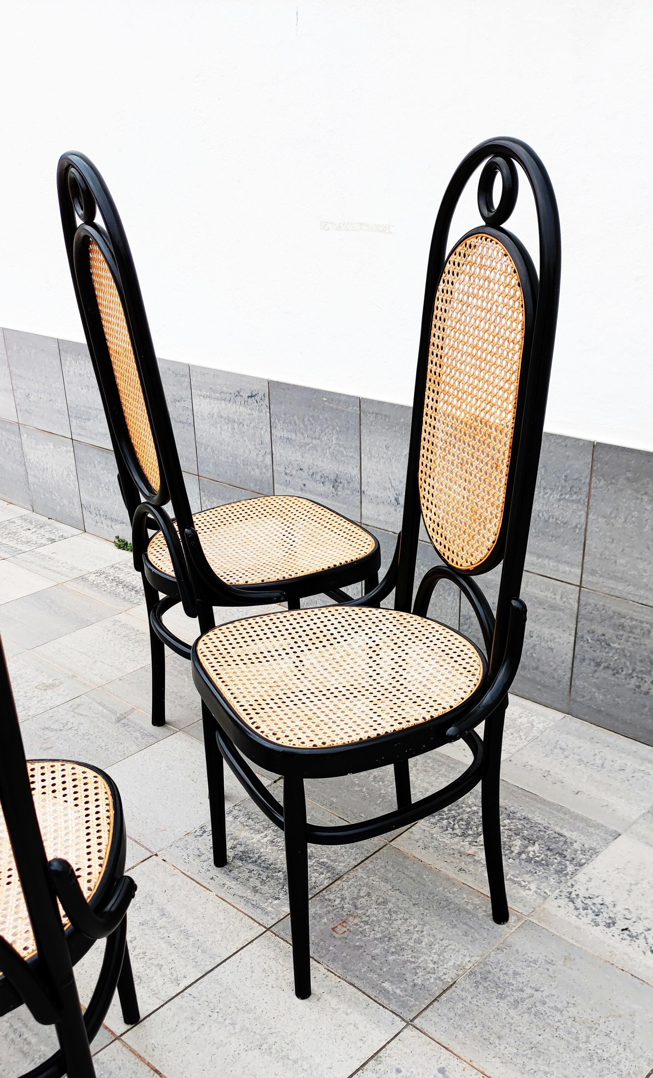Set of 4 Black Lacquered Thonet N 17 High Back Dining Chairs In Good Condition In L'Escala, ES