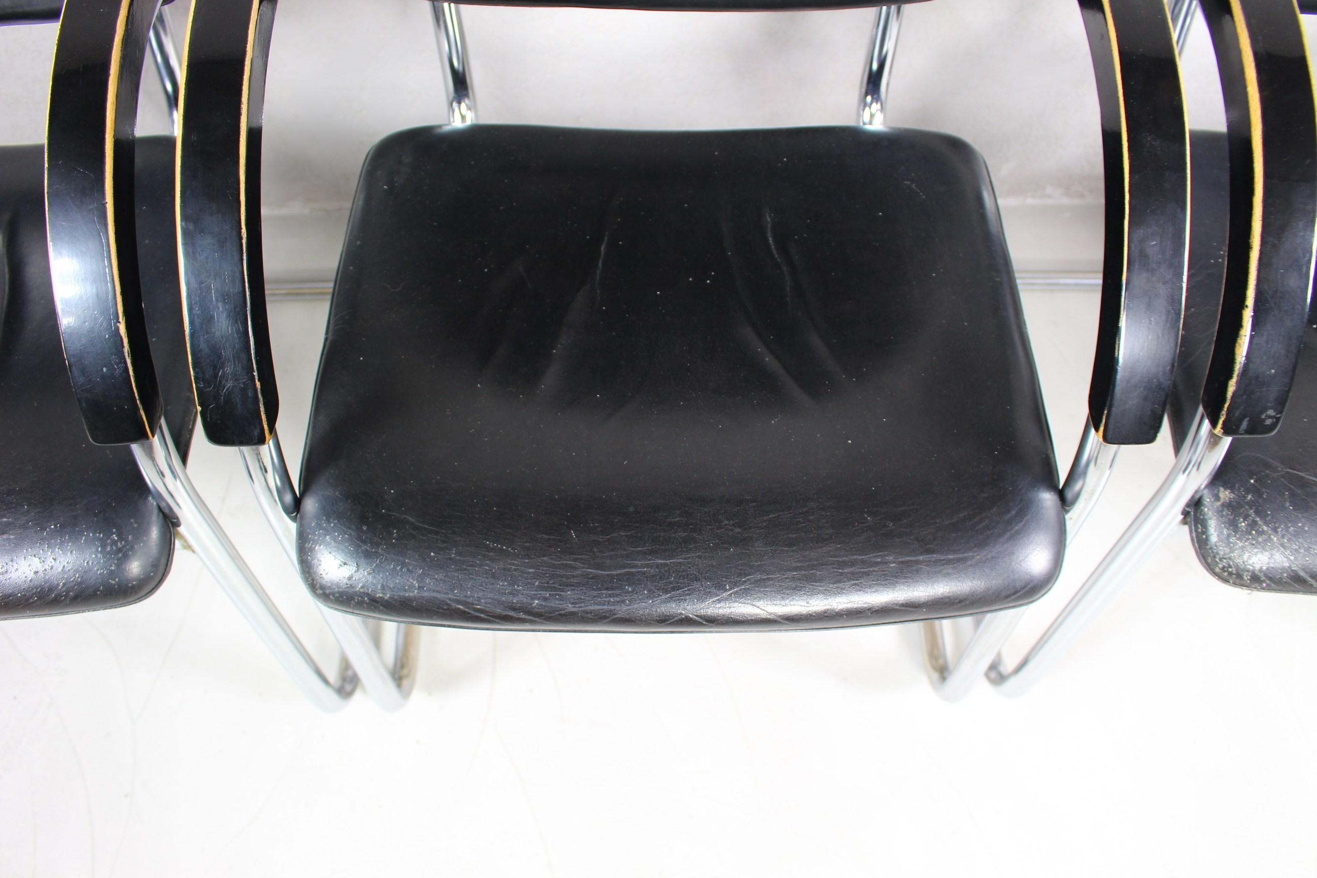 Set of 4 Black Leather and Chrome Armchairs For Sale 4