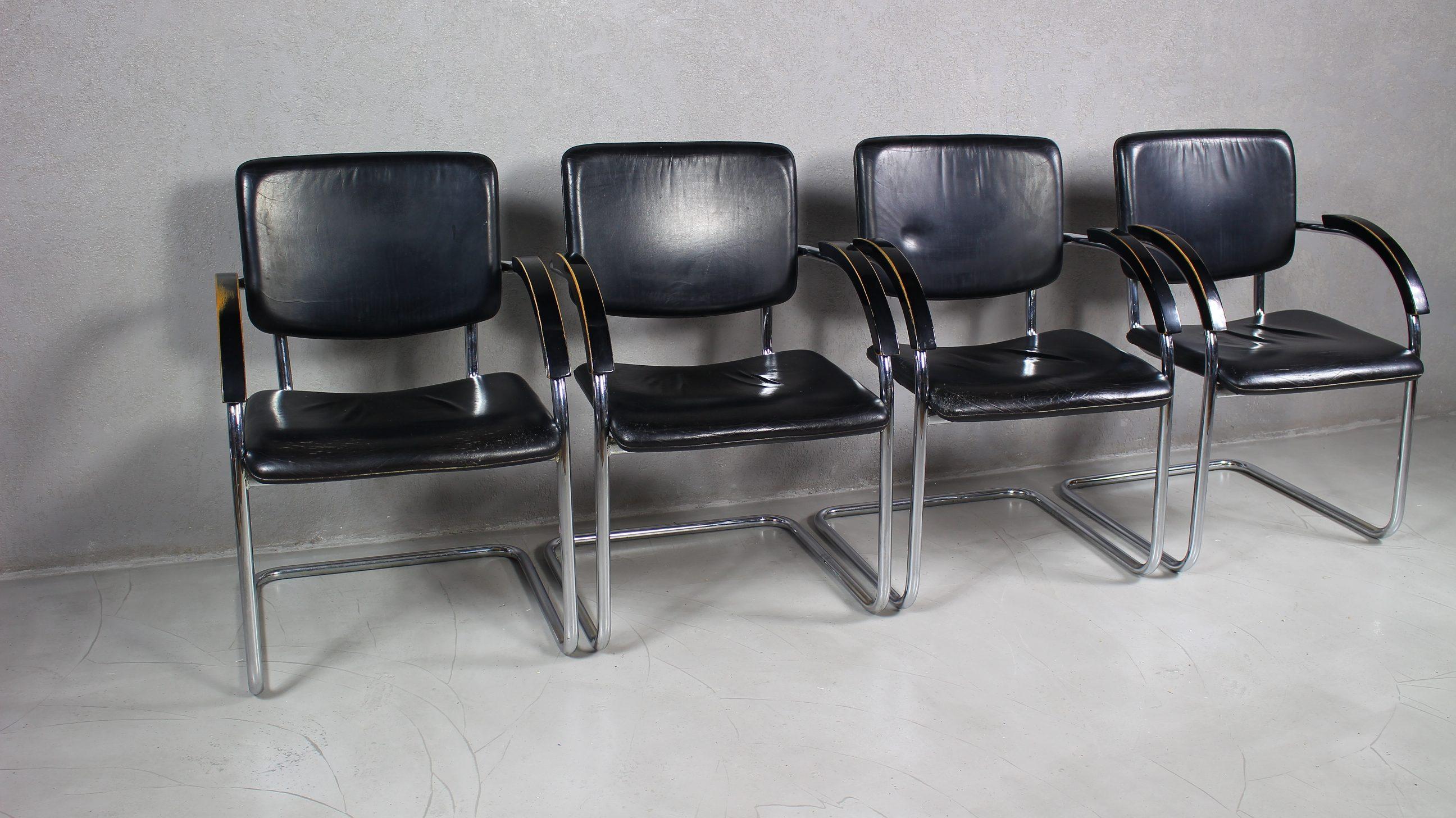 Set of 4 Black Leather and Chrome Armchairs In Fair Condition For Sale In ŚWINOUJŚCIE, 32
