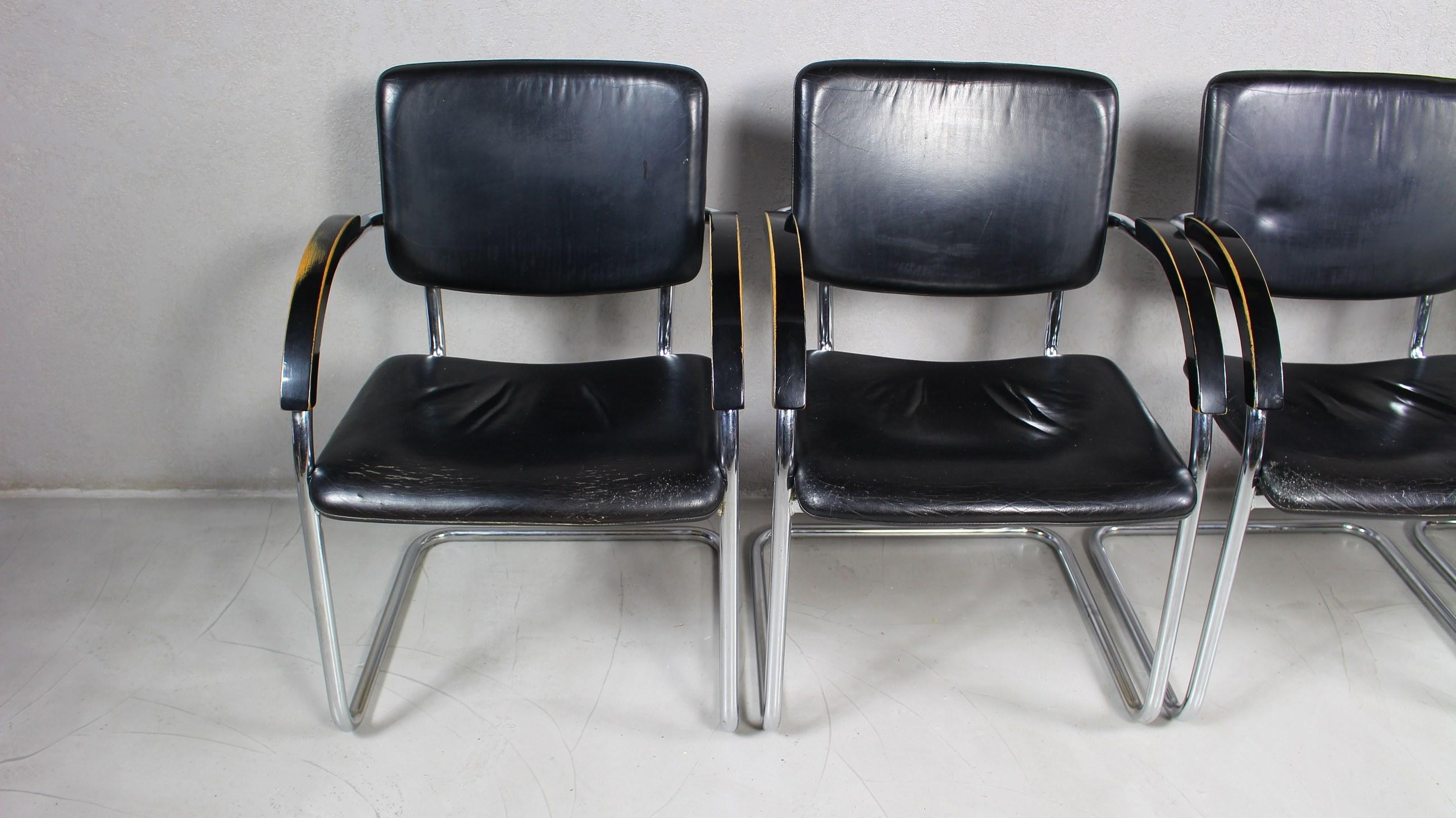 20th Century Set of 4 Black Leather and Chrome Armchairs For Sale