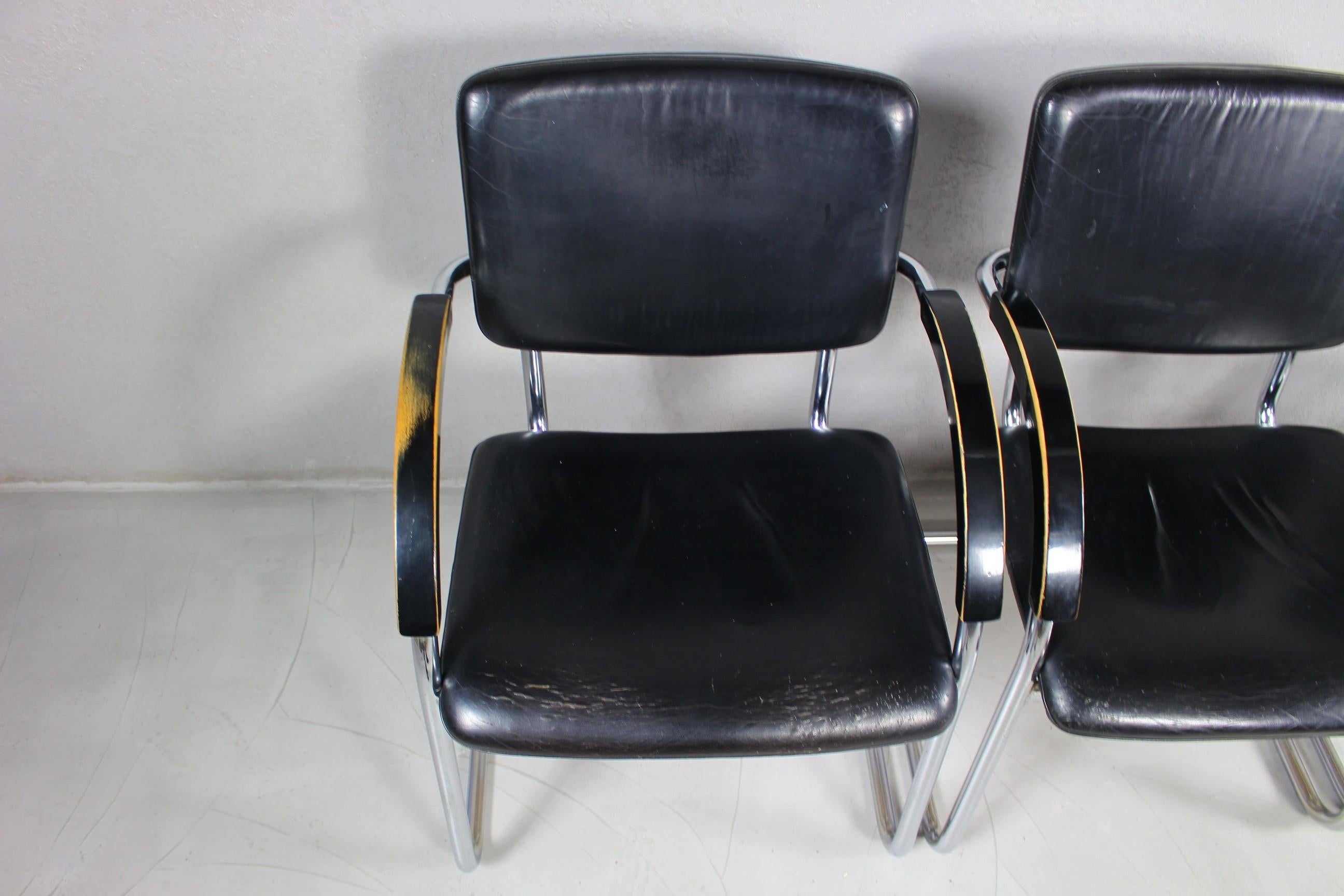 Set of 4 Black Leather and Chrome Armchairs For Sale 1