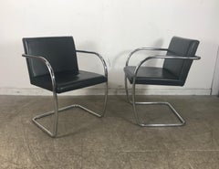 Juego de 4 Sillones "Brno" de Cuero Negro y Cromo