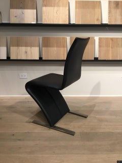 Juego de 4 Sillas de Comedor Voladizas de Piel Negra con Pies Cromados Mate