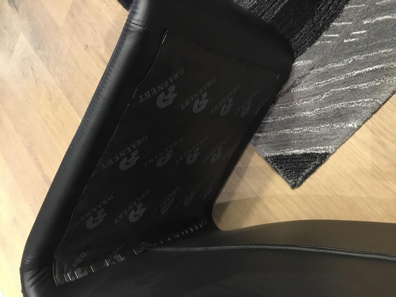 Pelle Set di 4 sedie da pranzo a sbalzo in pelle nera con piedini cromati opachi in vendita