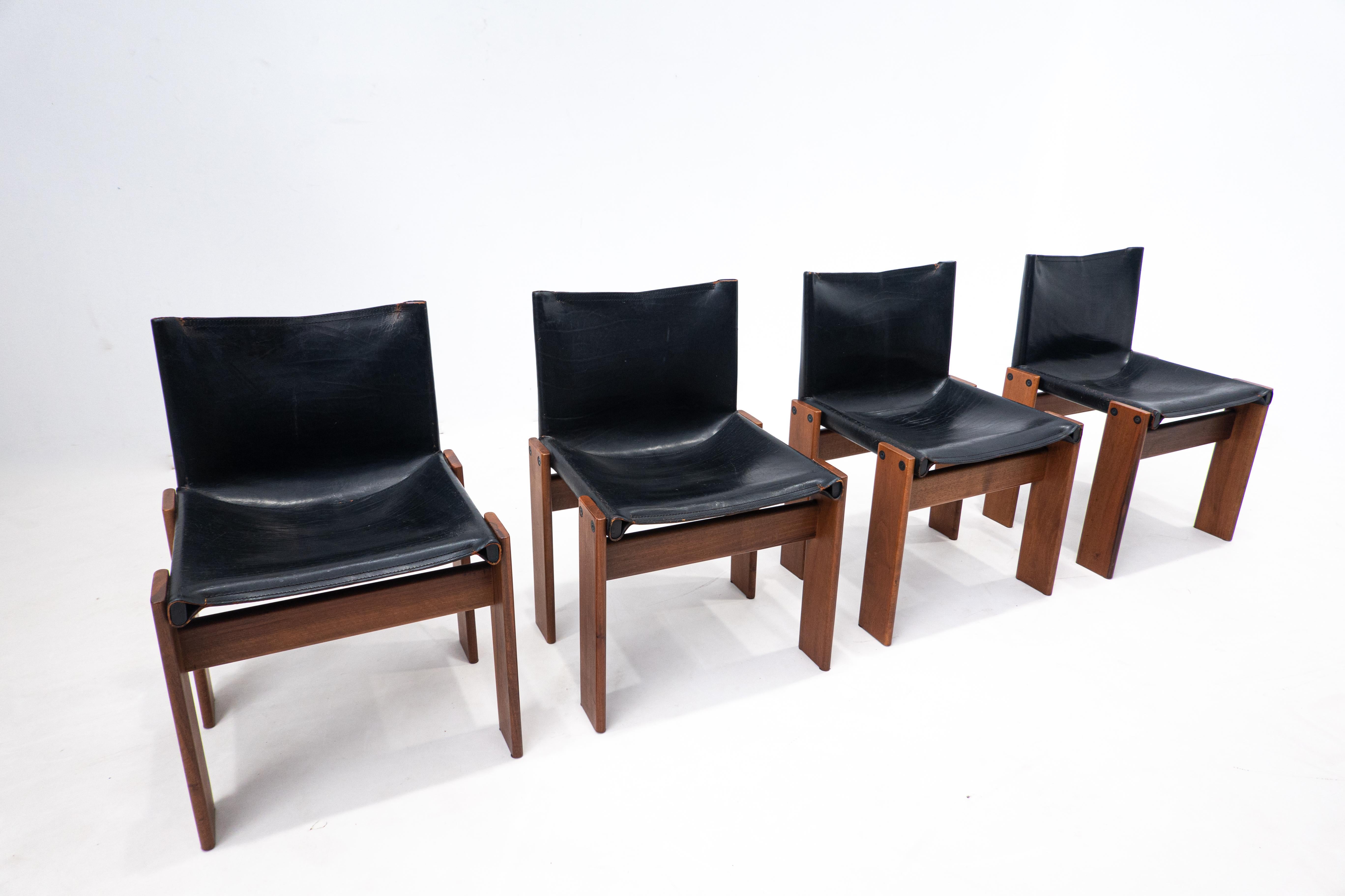 Set of 4 Black Leather Chairs Model 