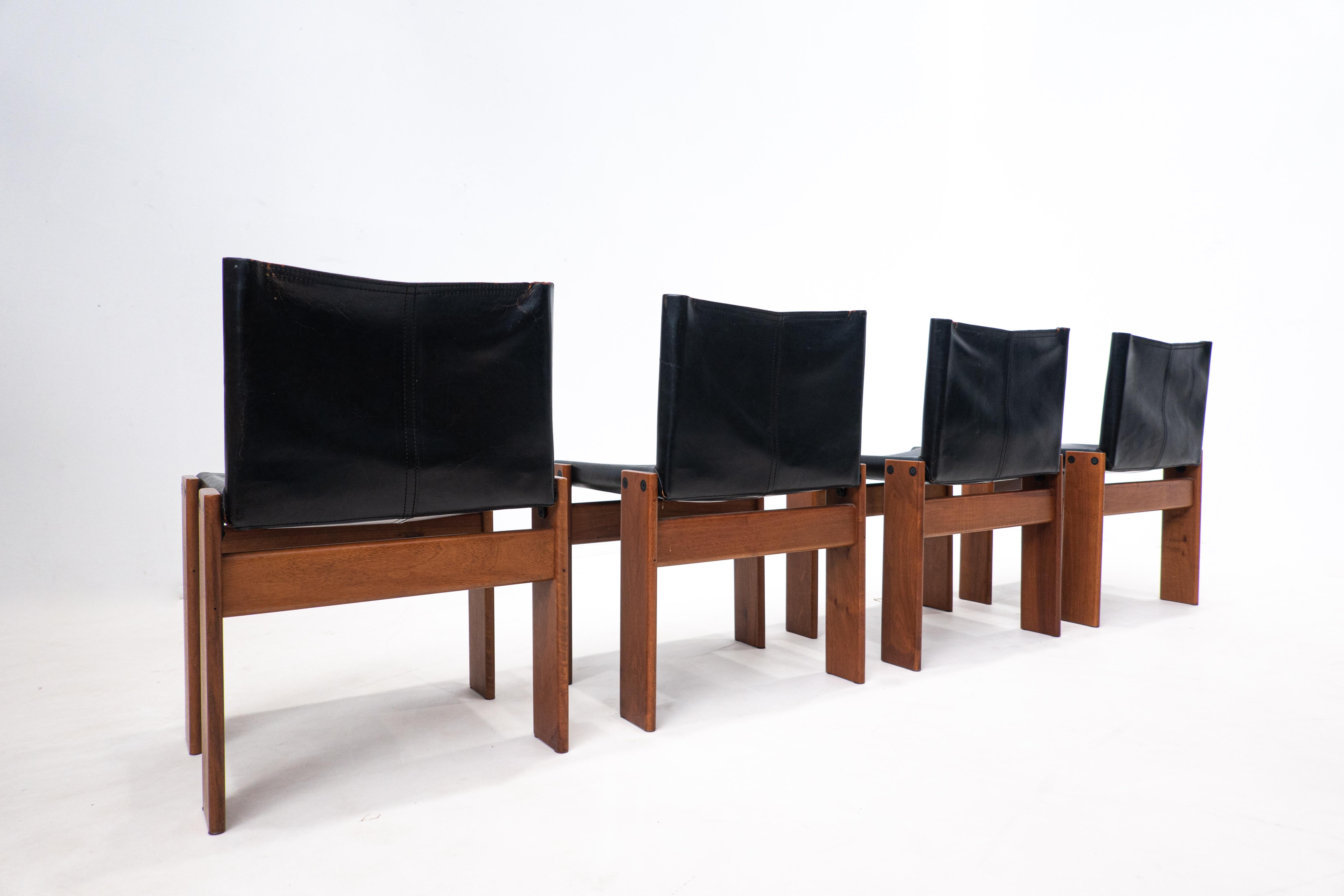 Set of 4 Black Leather Chairs Model 