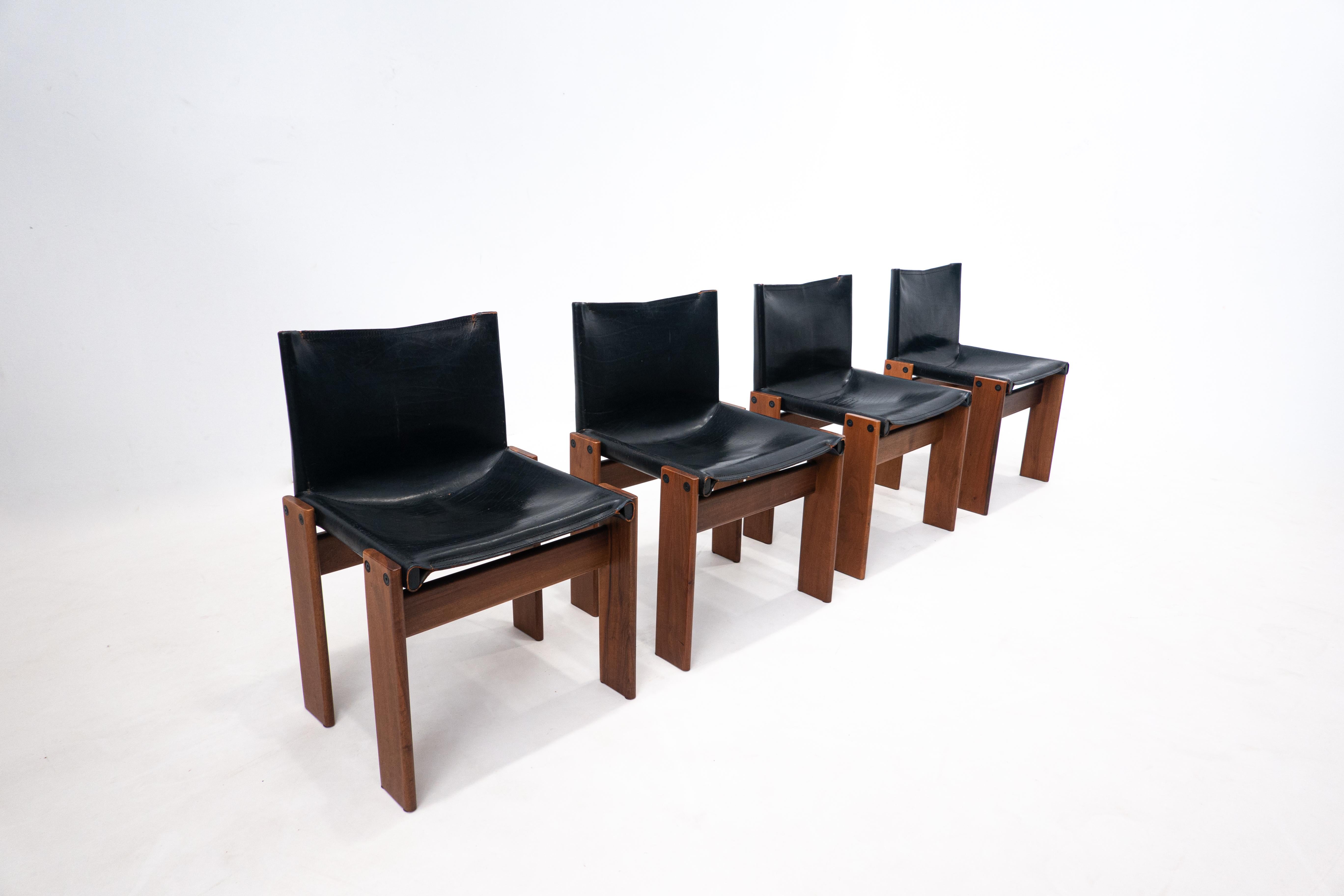 Set of 4 black leather chairs Model 