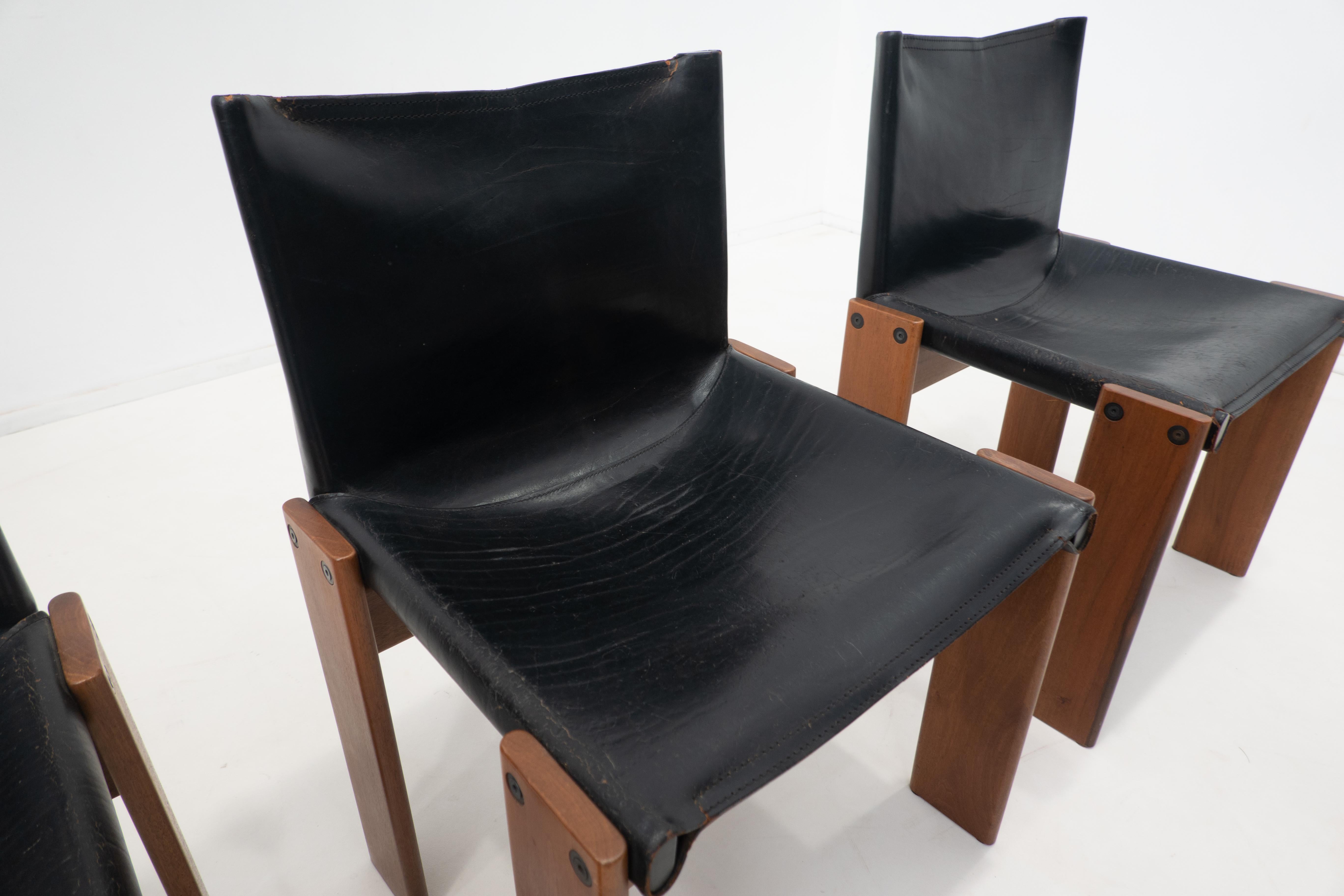 Set of 4 Black Leather Chairs Model 