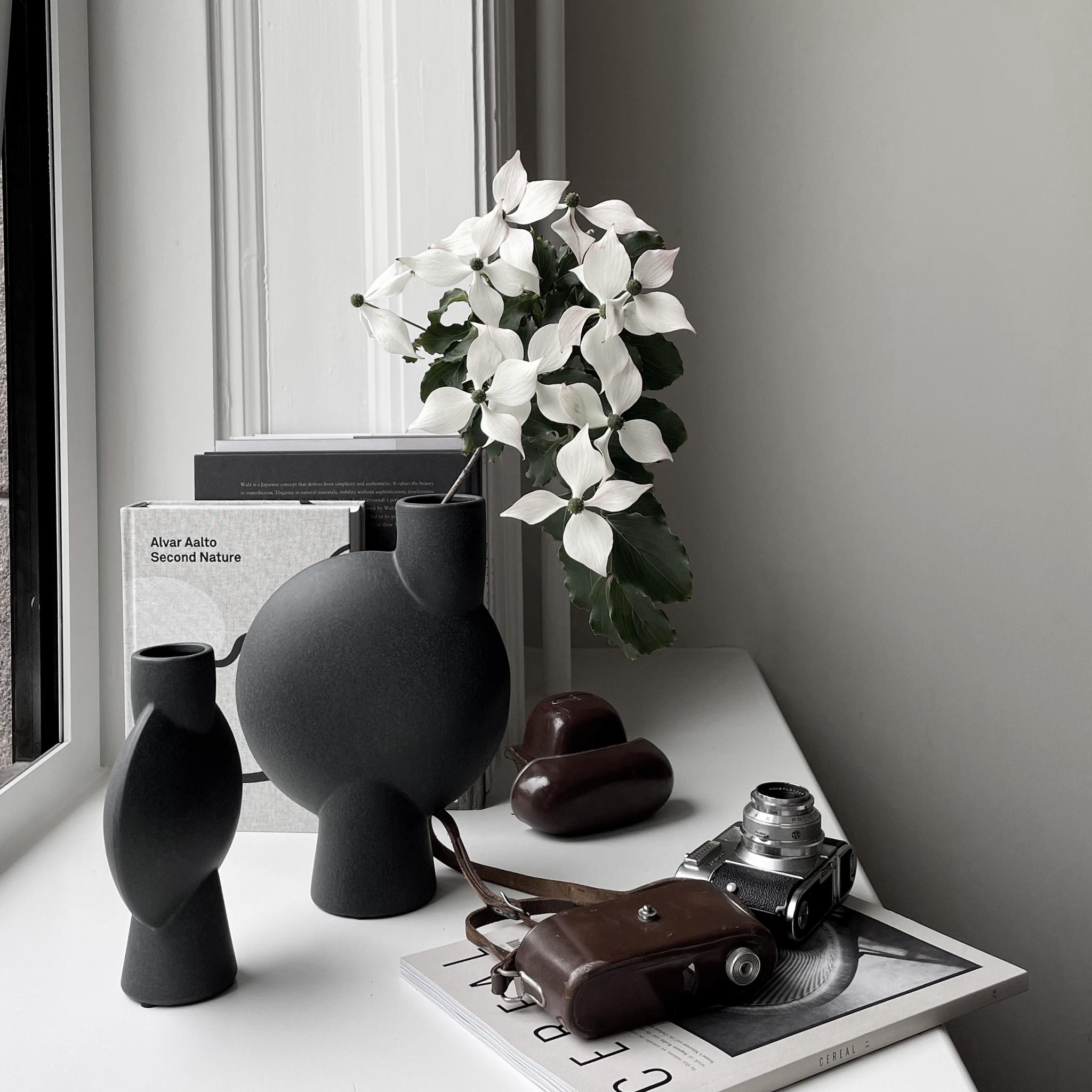 A set of 4 black medio sphere vase bubl by 101 Copenhagen
Designed by Kristian Sofus Hansen & Tommy Hyldahl
Dimensions: L18 / W8 / H26 CM
Materials: Ceramic

The Sphere collection celebrates unique silhouettes and textures that makes an impact