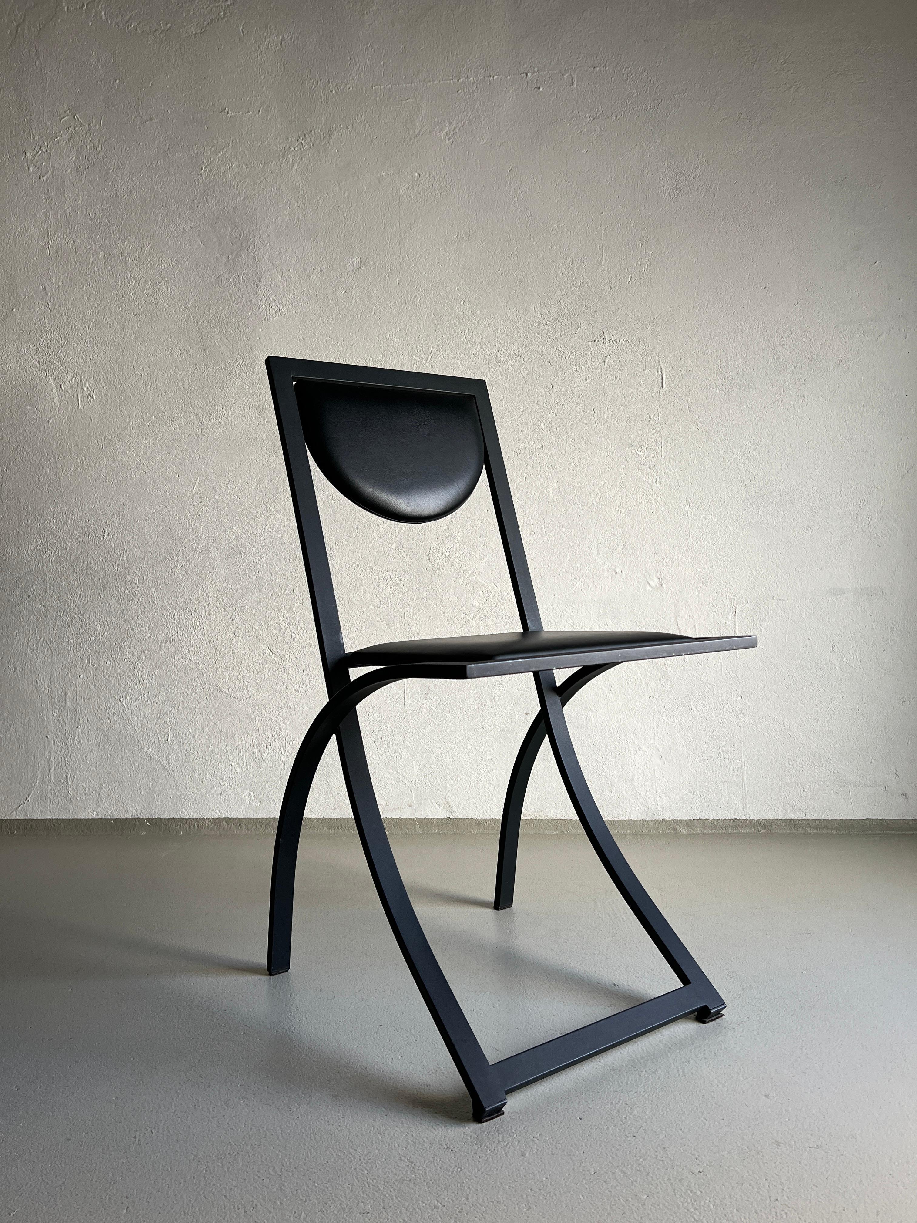 Allemand Ensemble de 4 chaises noires à sinus par Karl Friedrich Förster, Allemagne, années 1990 en vente