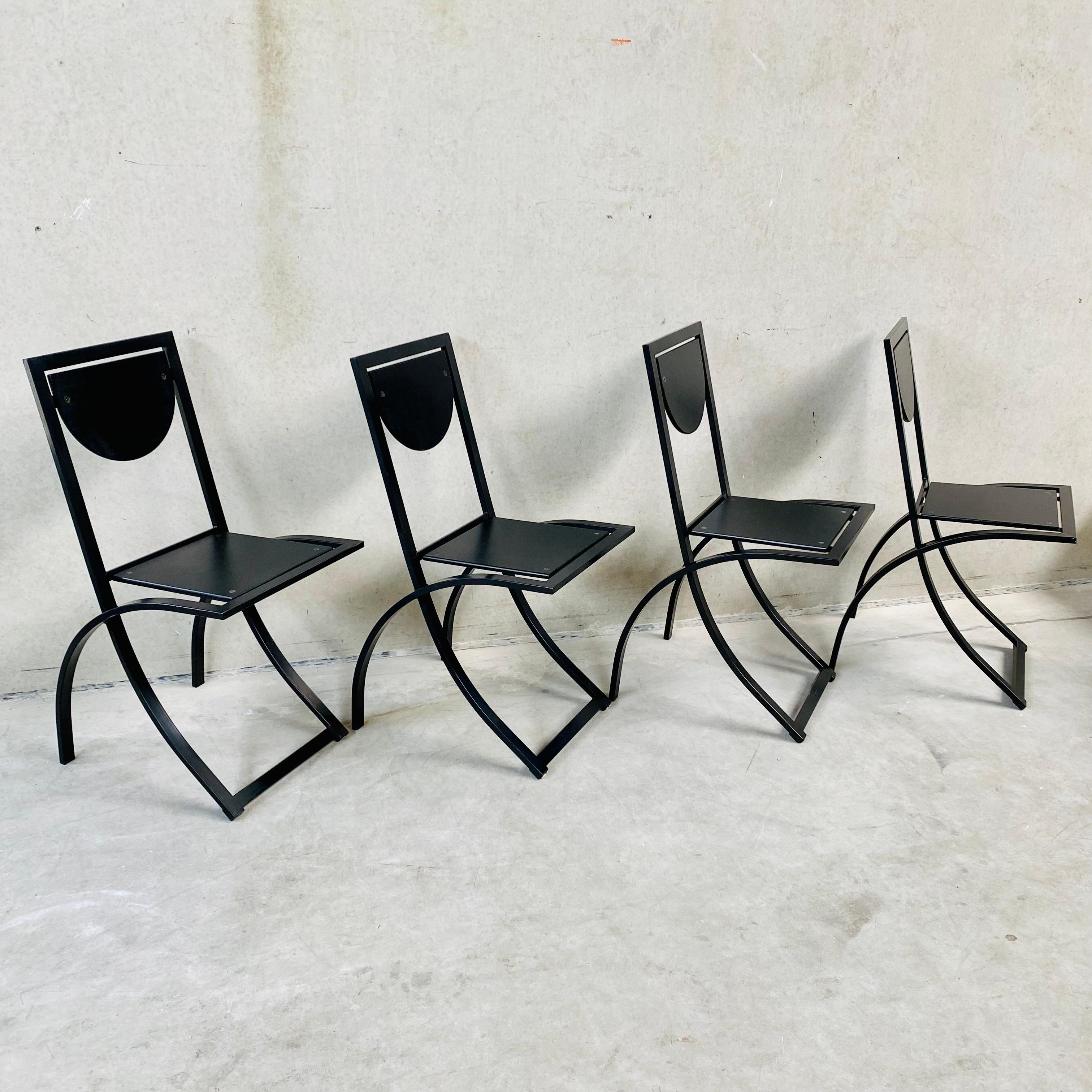 SET OF 4 BLACK SMOKED OAK 'SINUS' DINING CHAIRS BY KARL-FRIEDRICH FÖRSTER FOR KFF, GERMANY 1984

Looking for a timeless addition to your dining space? Look no further than this set of 4 black smoked oak 'Sinus' dining chairs by Karl-Friedrich