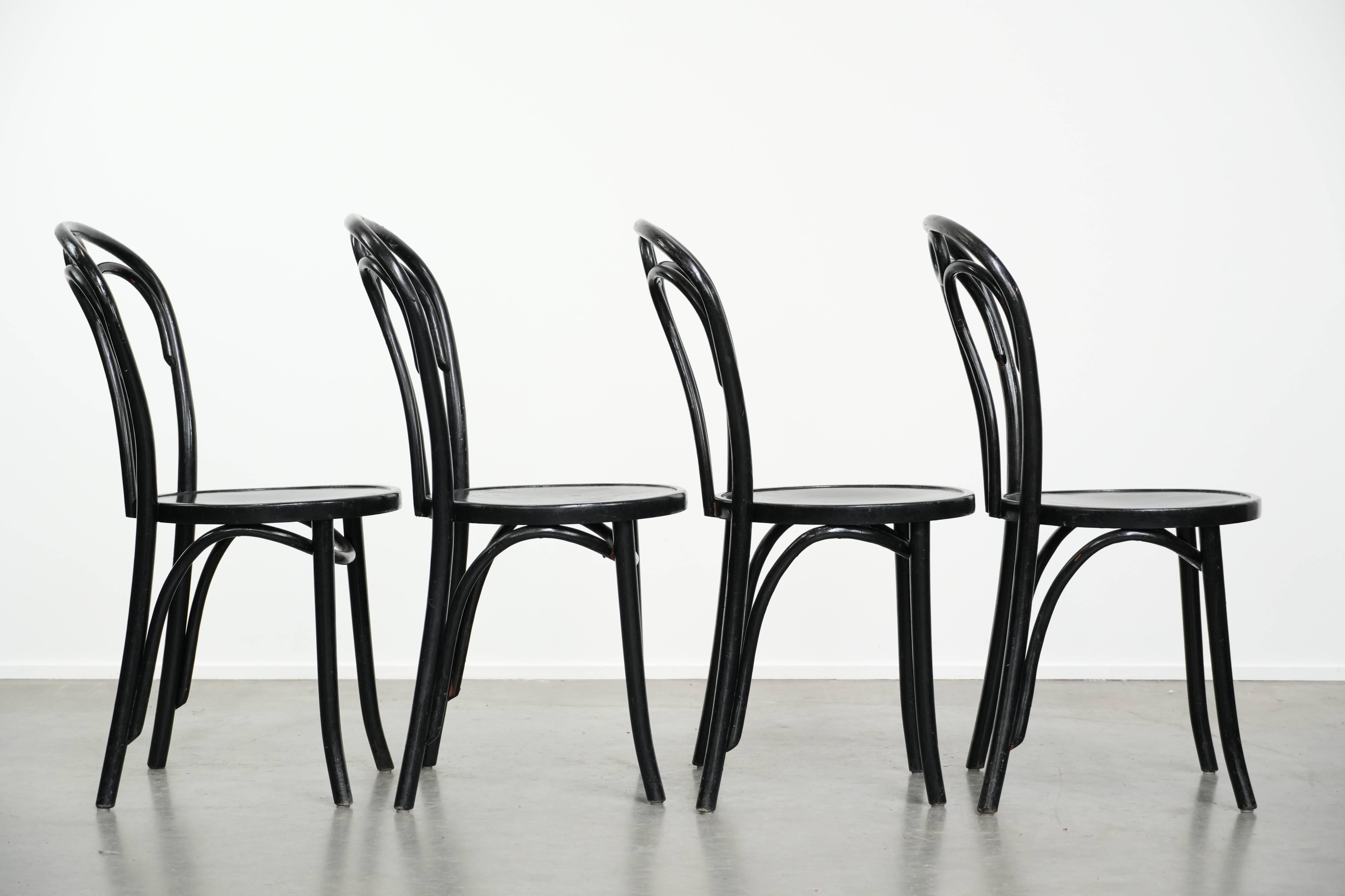 Set of 4 black vintage Thonet style bistro chairs (Klassisch-römisch) im Angebot