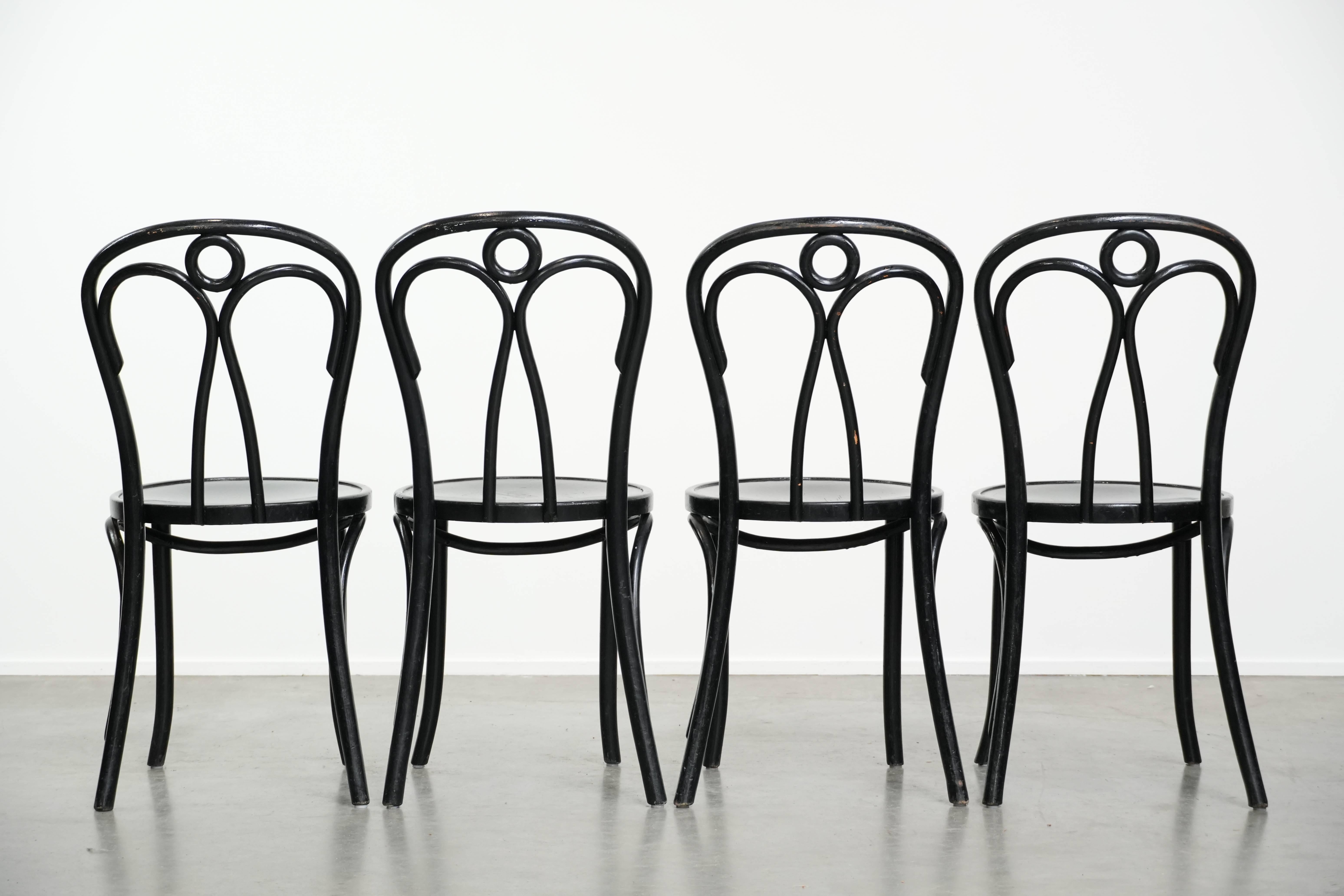 Set of 4 black vintage Thonet style bistro chairs (Handgefertigt) im Angebot