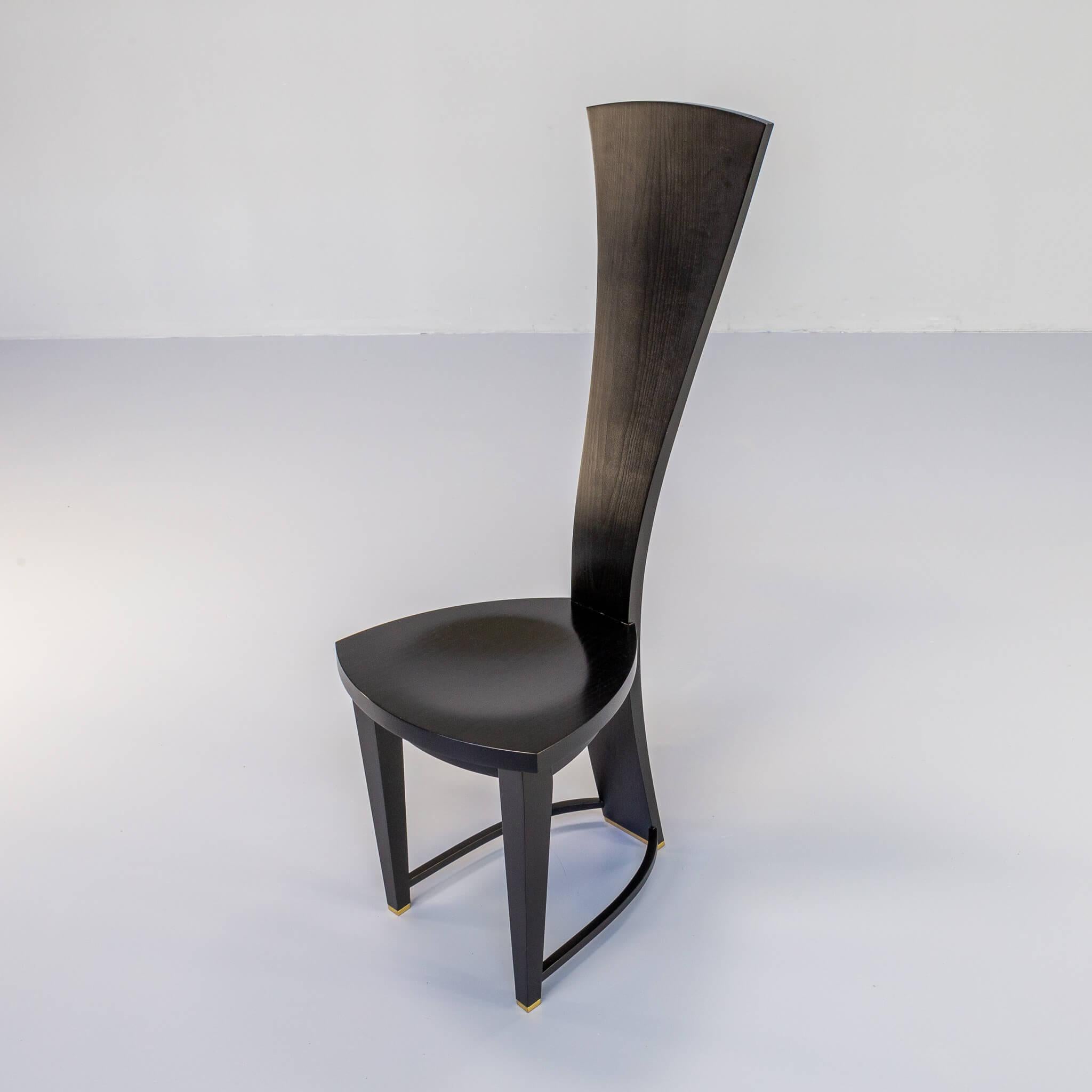 Set di 4 sedie con schienale alto in legno nero e piedi in ottone, anni '80 2