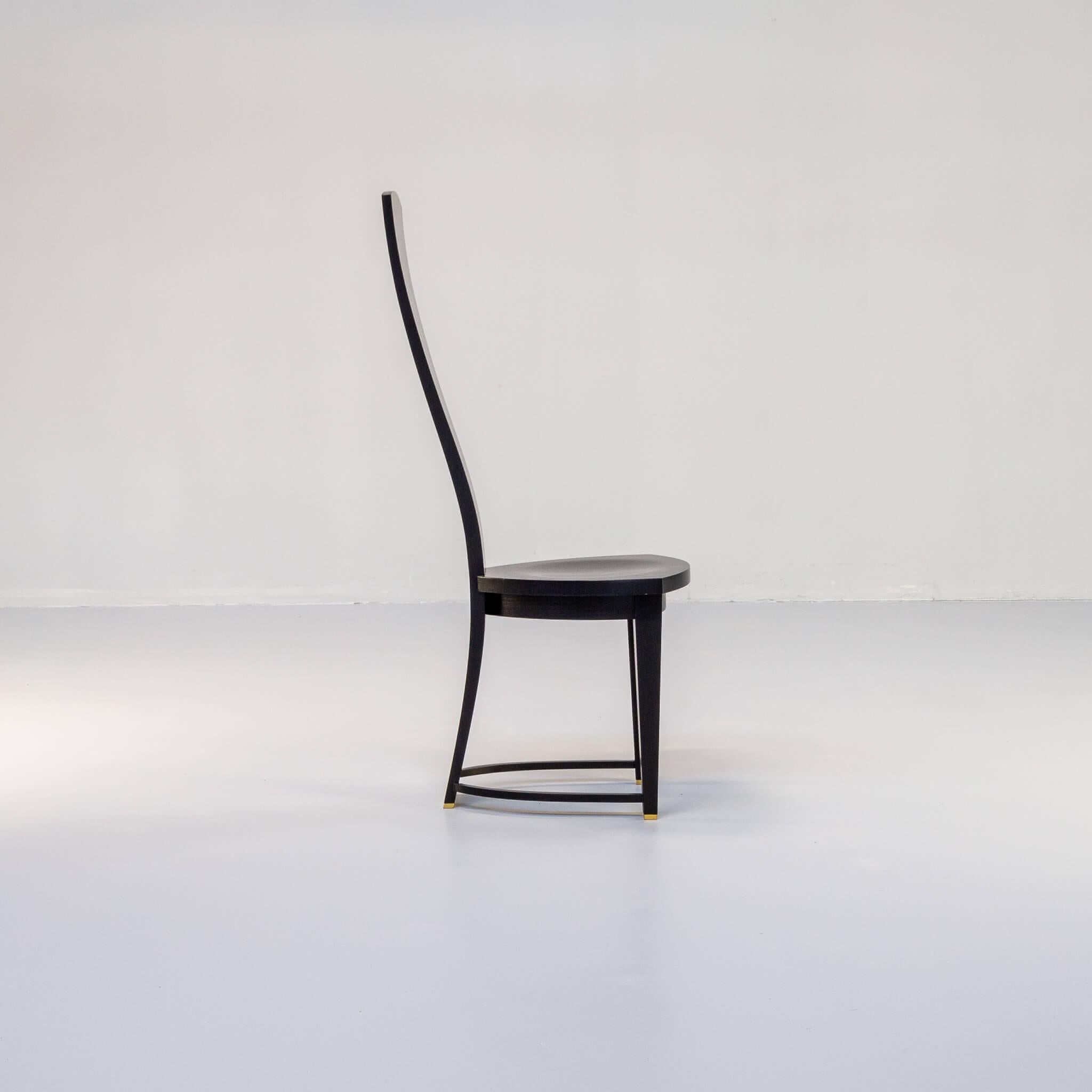 Ottone Set di 4 sedie con schienale alto in legno nero e piedi in ottone, anni '80