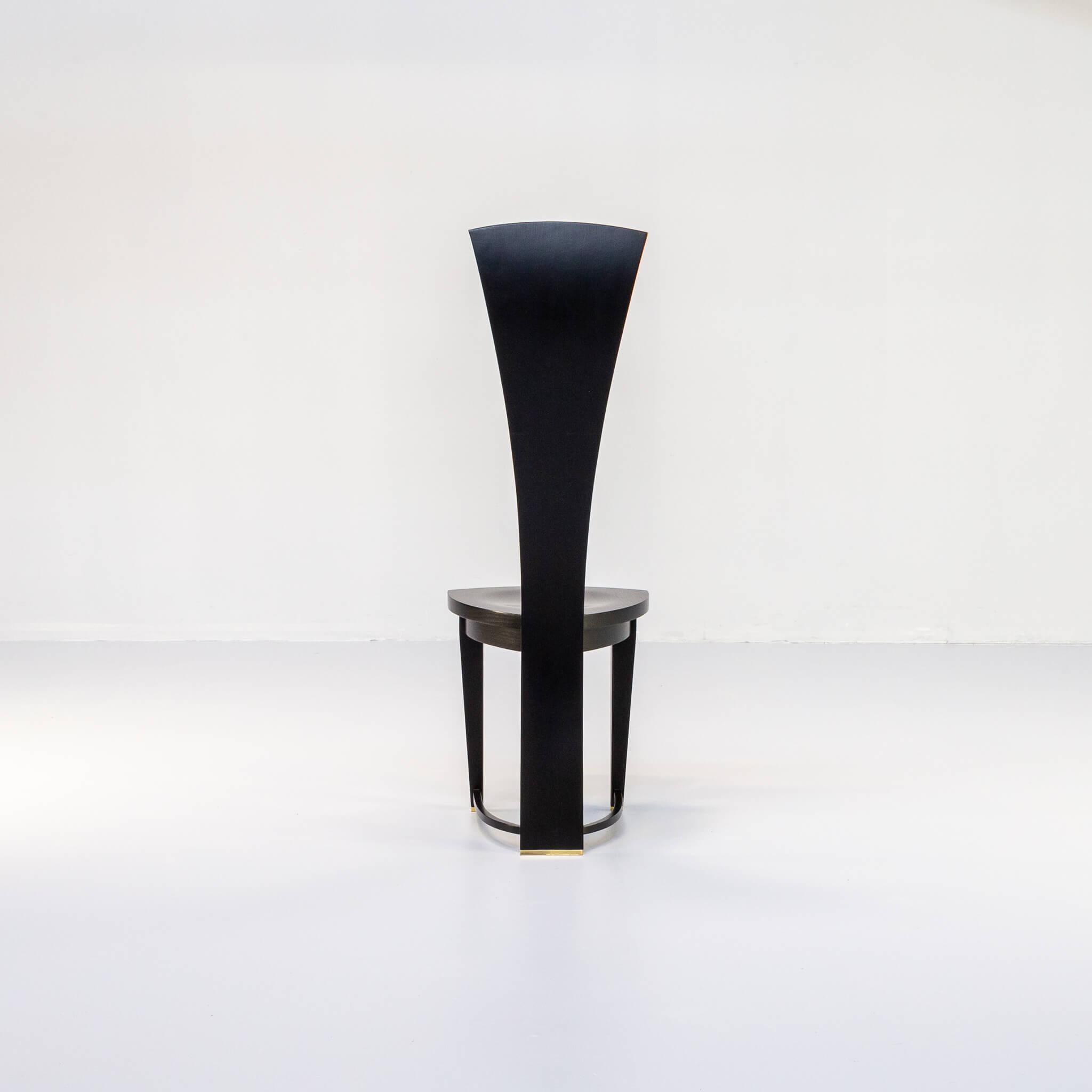 Set di 4 sedie con schienale alto in legno nero e piedi in ottone, anni '80 1